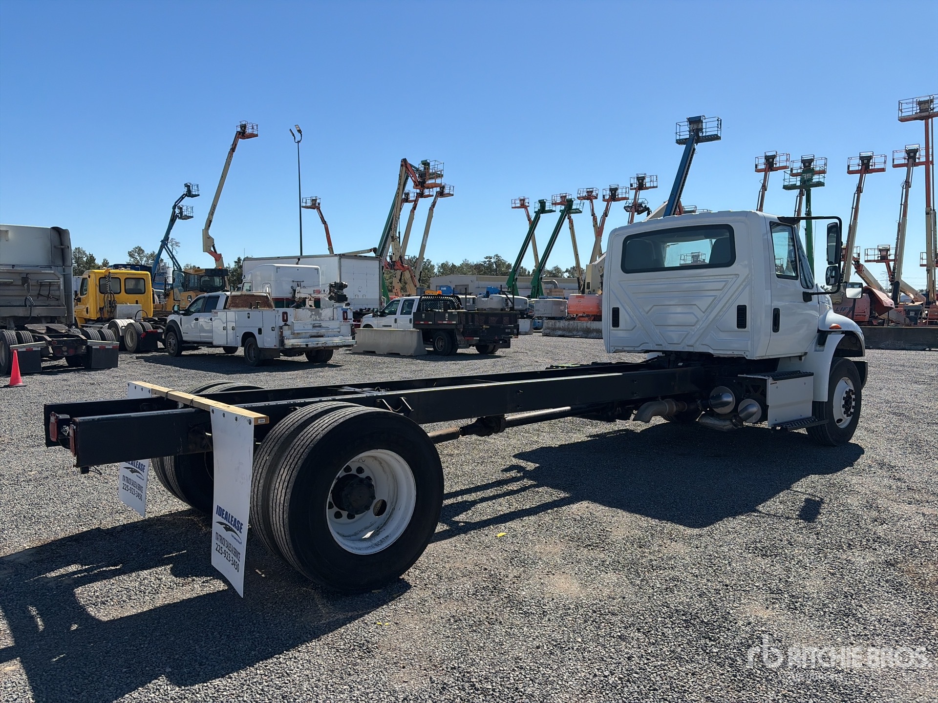 Aspect général with Image, coin arrière droit