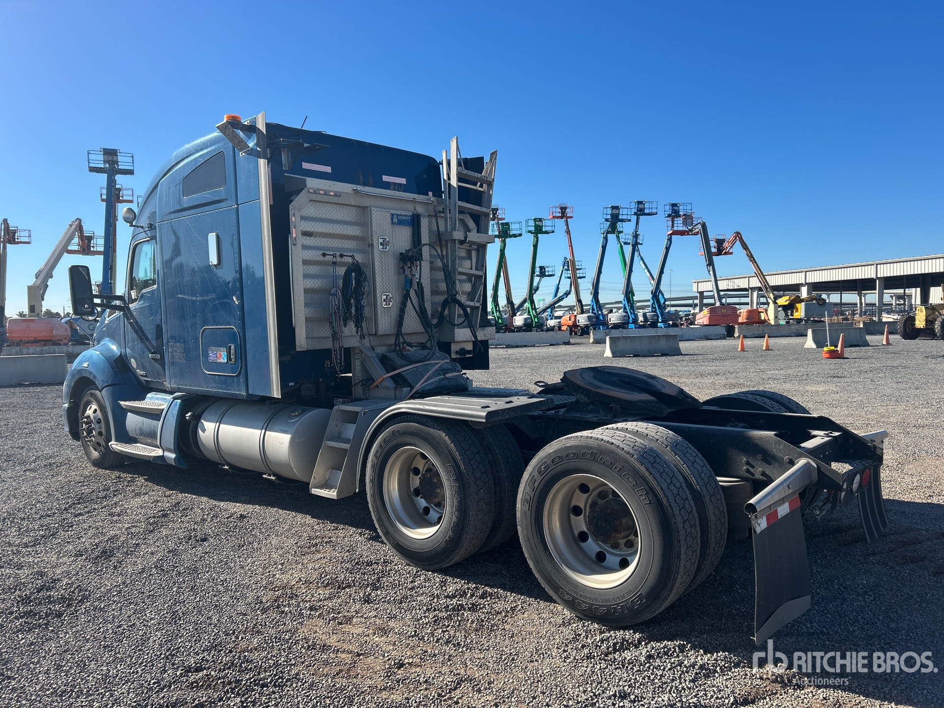 General Appearance with Foto, angolo posteriore sinistro