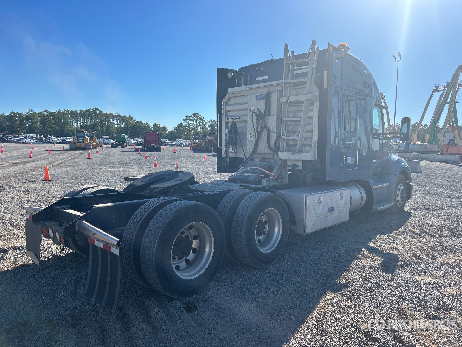 General Appearance with Foto, angolo anteriore sinistro