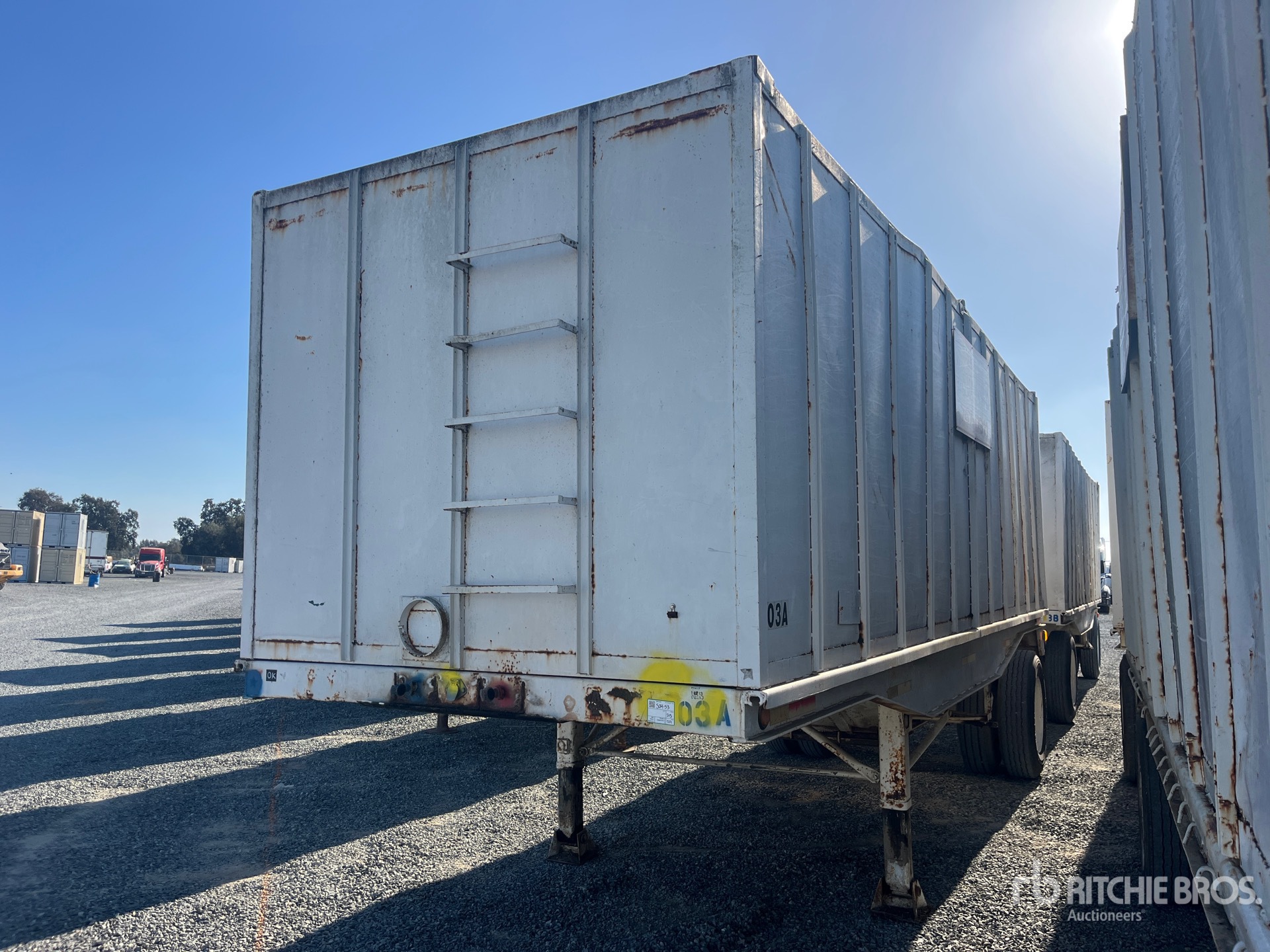 General Appearance with Bild, Ecke vorne links