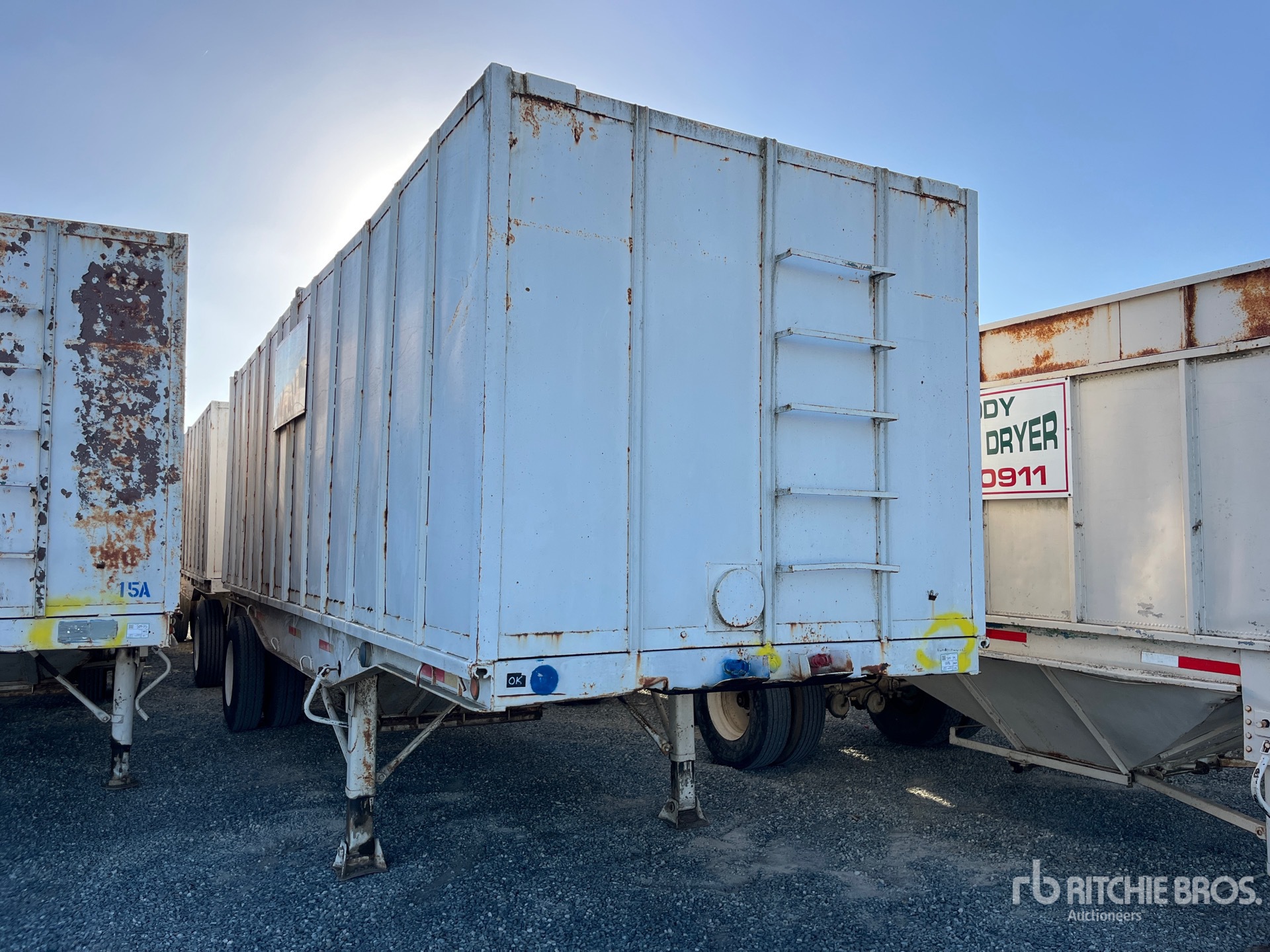 Aspect général with Image, coin avant droit