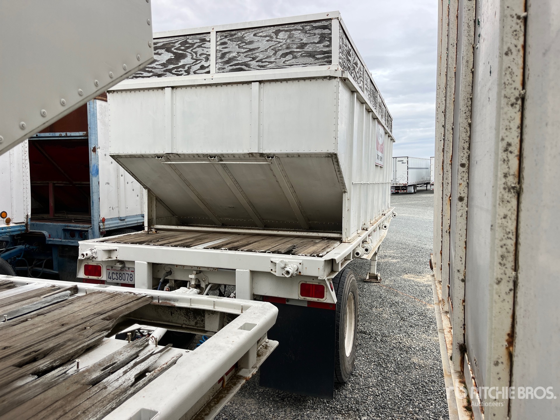 General Appearance with Foto, angolo anteriore sinistro