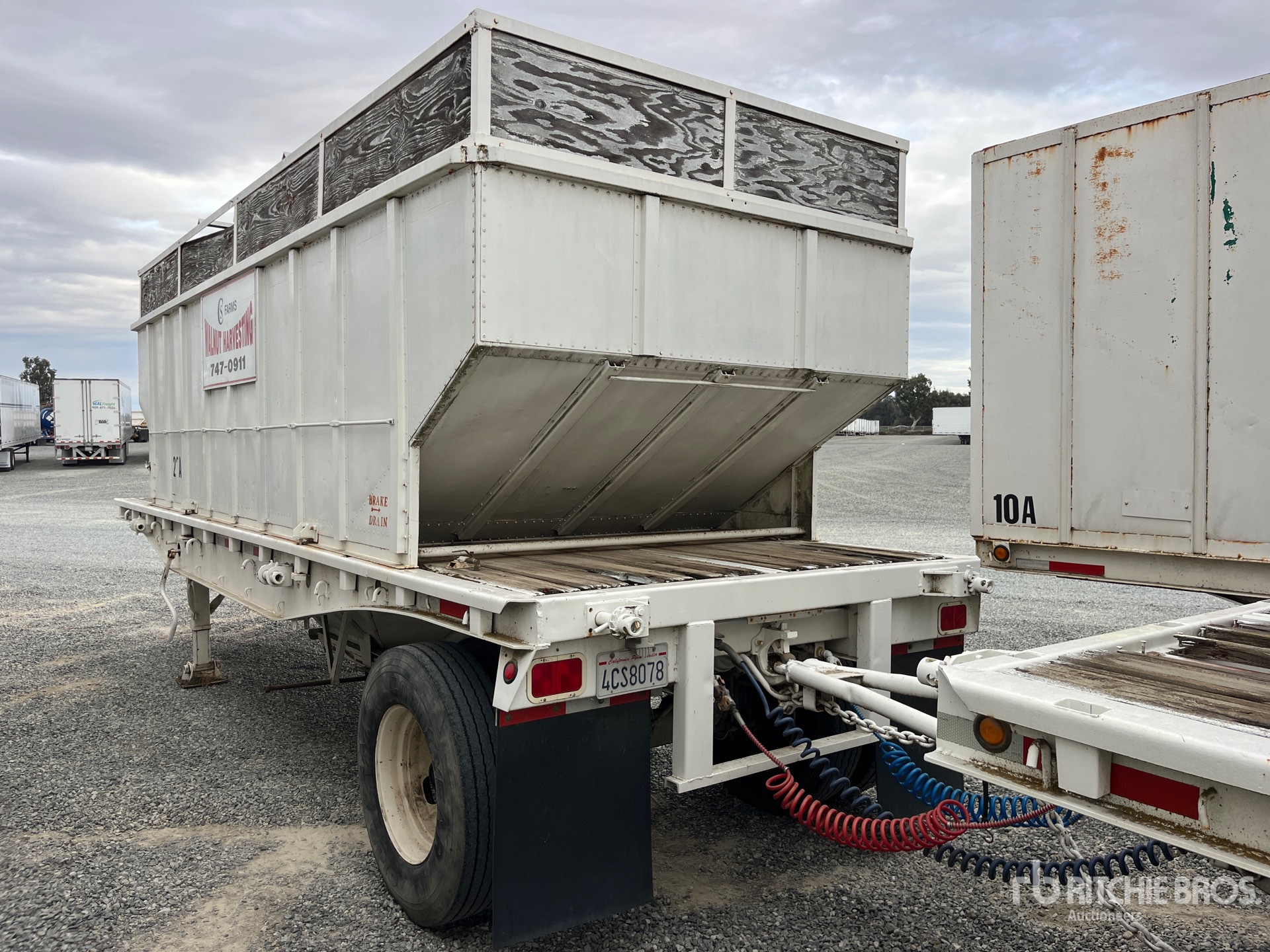 General Appearance with Foto, angolo posteriore sinistro