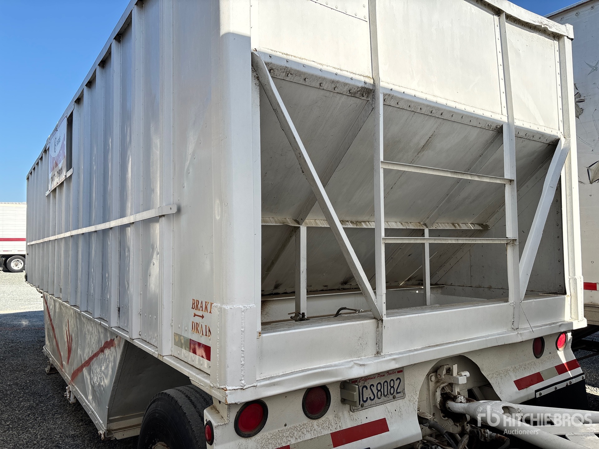 General Appearance with Bild, Ecke hinten links