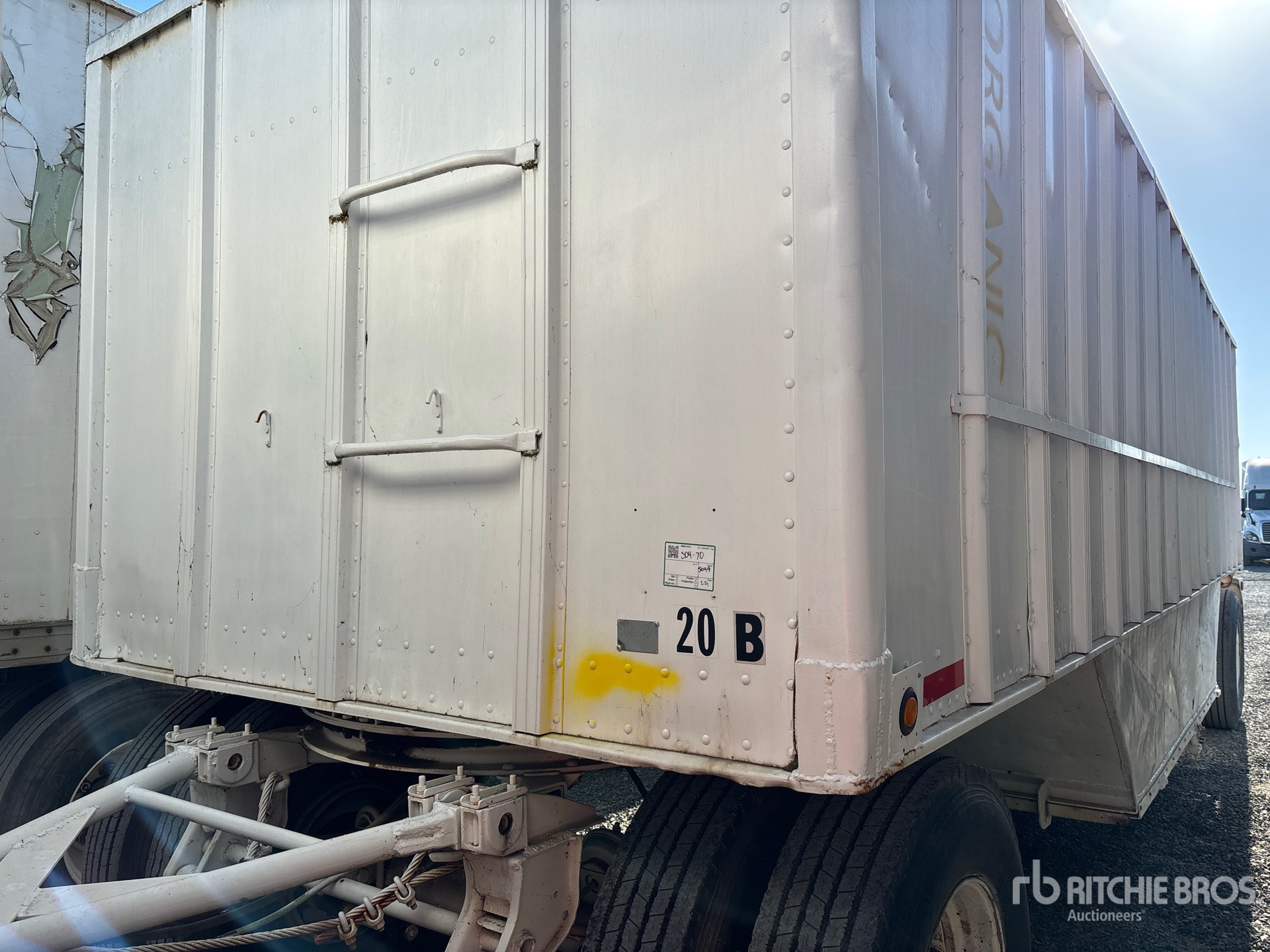 General Appearance with Bild, Ecke vorne links