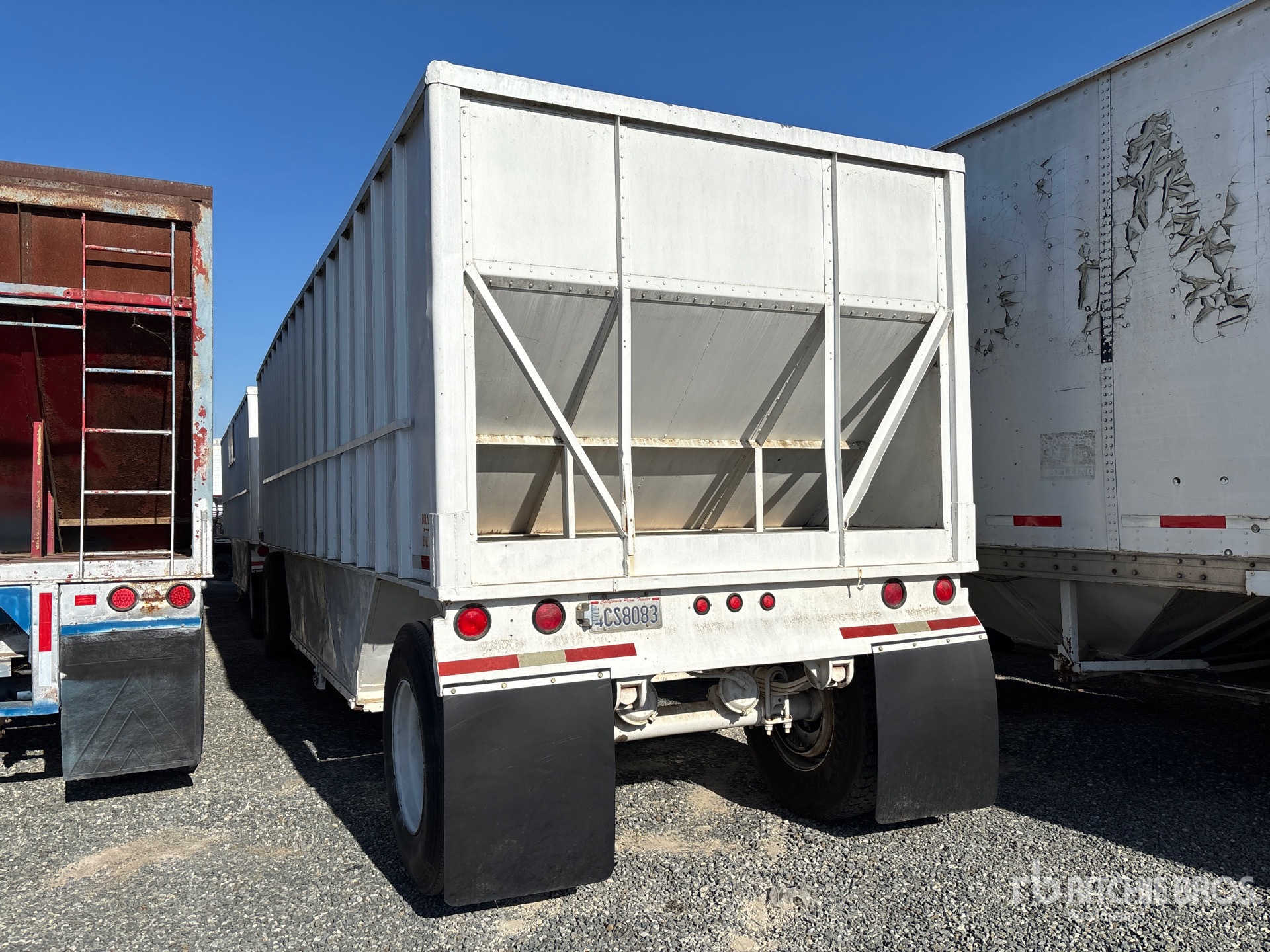 General Appearance with Bild, Ecke hinten links