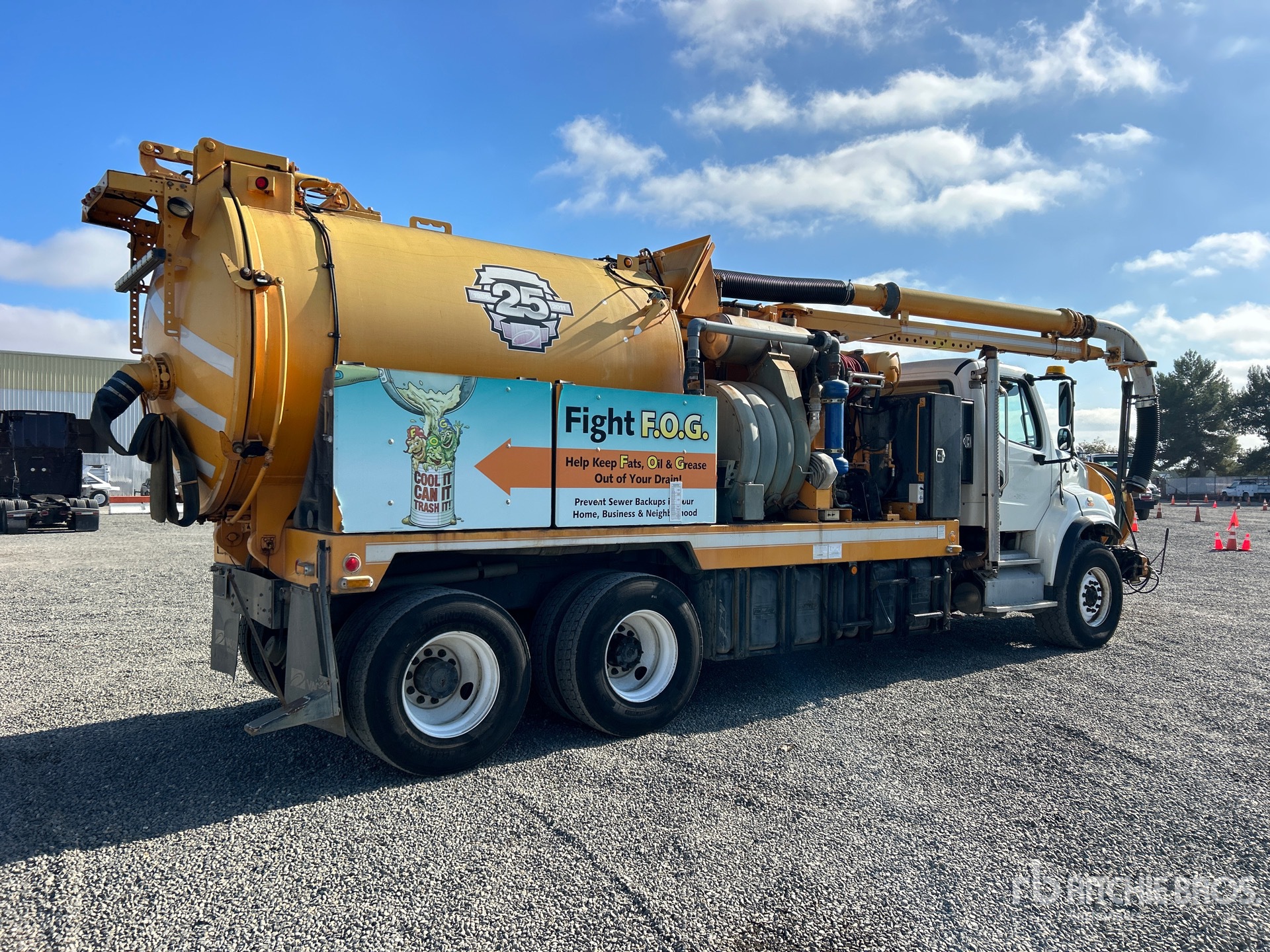 Aspect général with Image, coin arrière droit