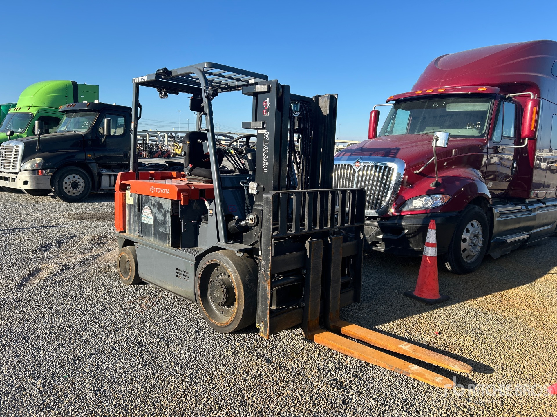 General Appearance with Picture, Right Front Corner