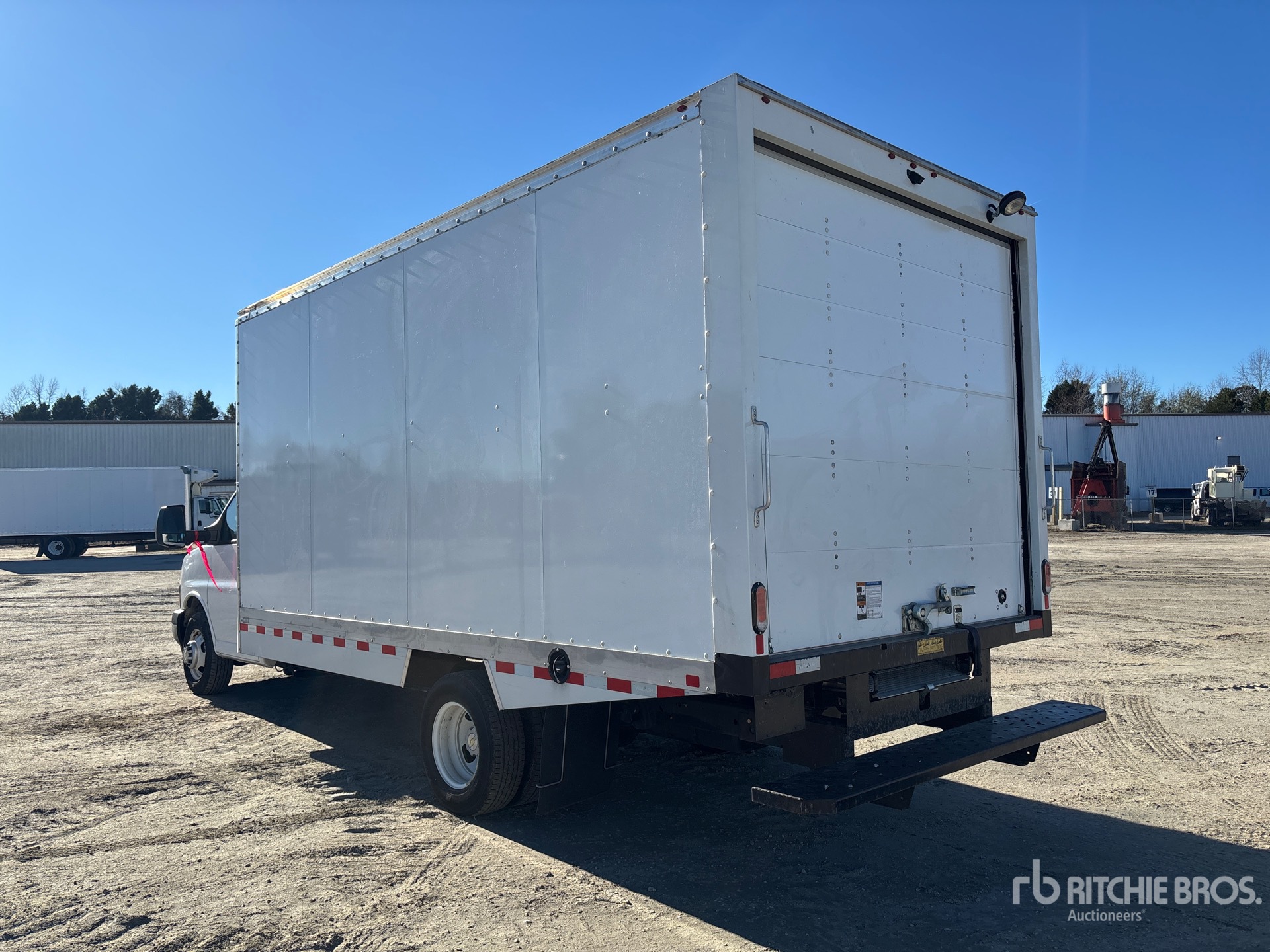 Aspect général with Image, coin arrière gauche