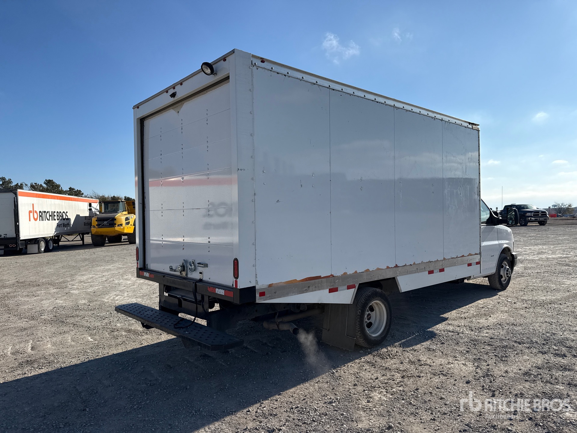 Aspect général with Image, coin arrière droit