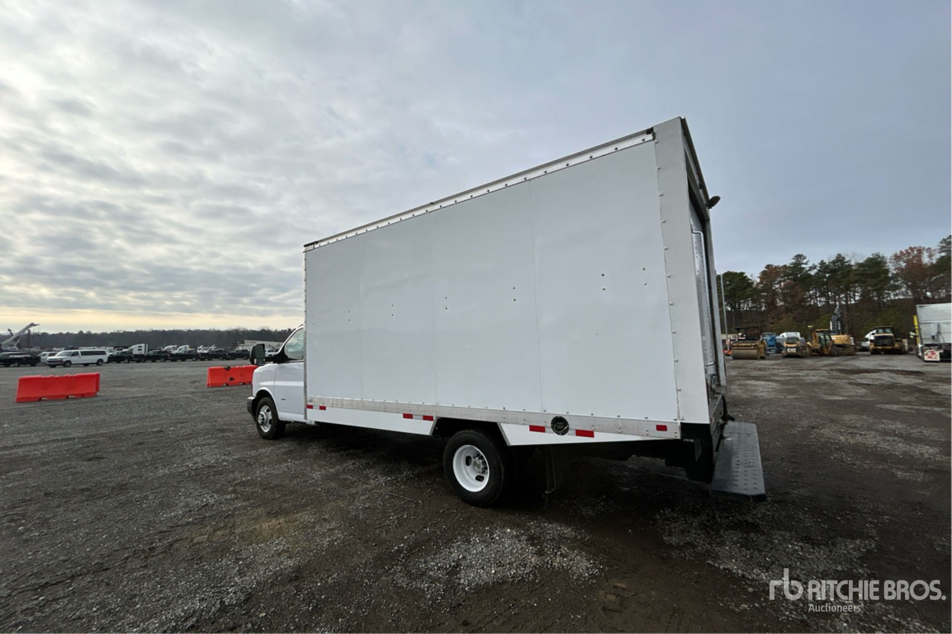 General Appearance with Bild, Ecke hinten links