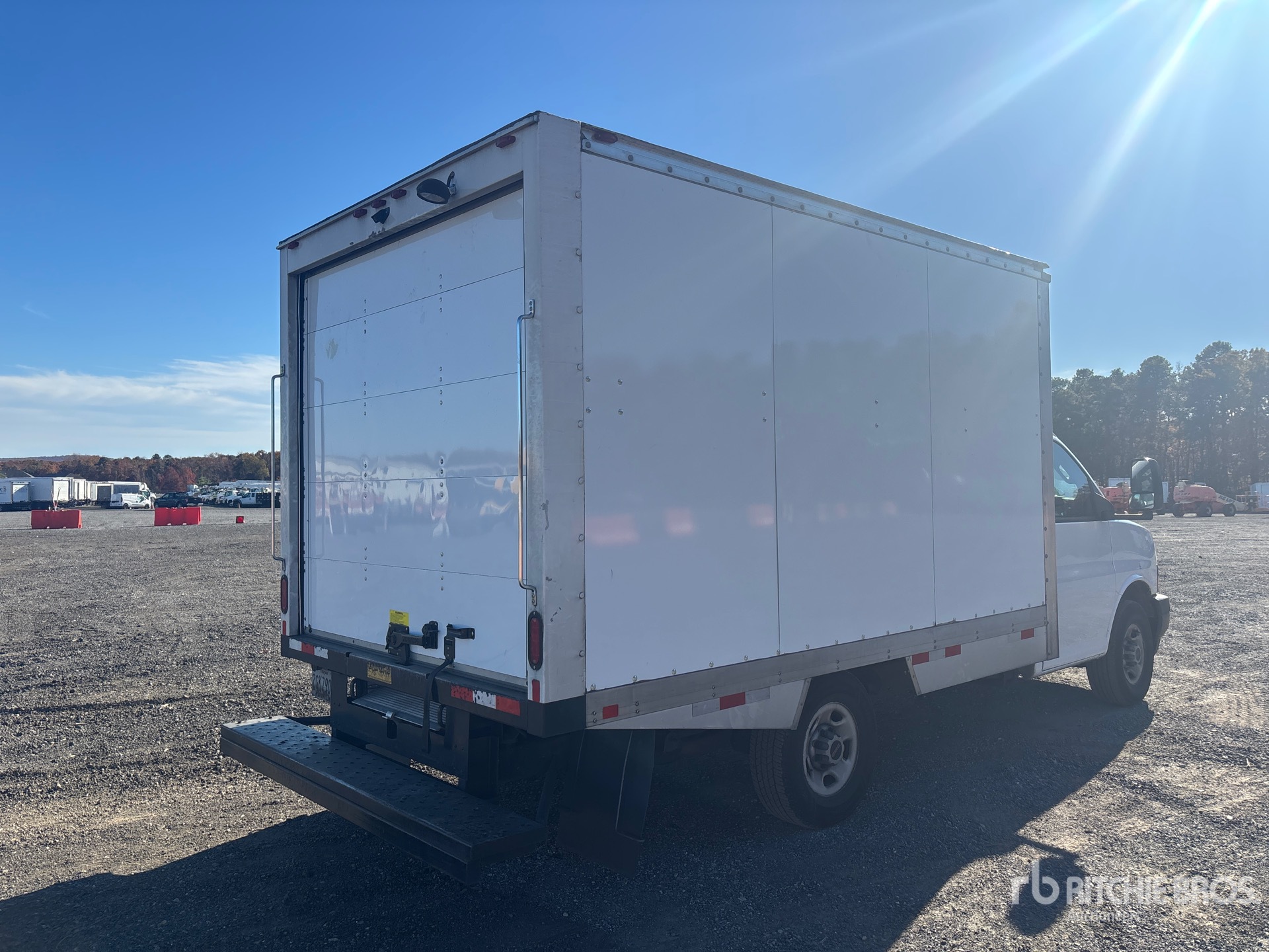 General Appearance with Foto, angolo anteriore sinistro