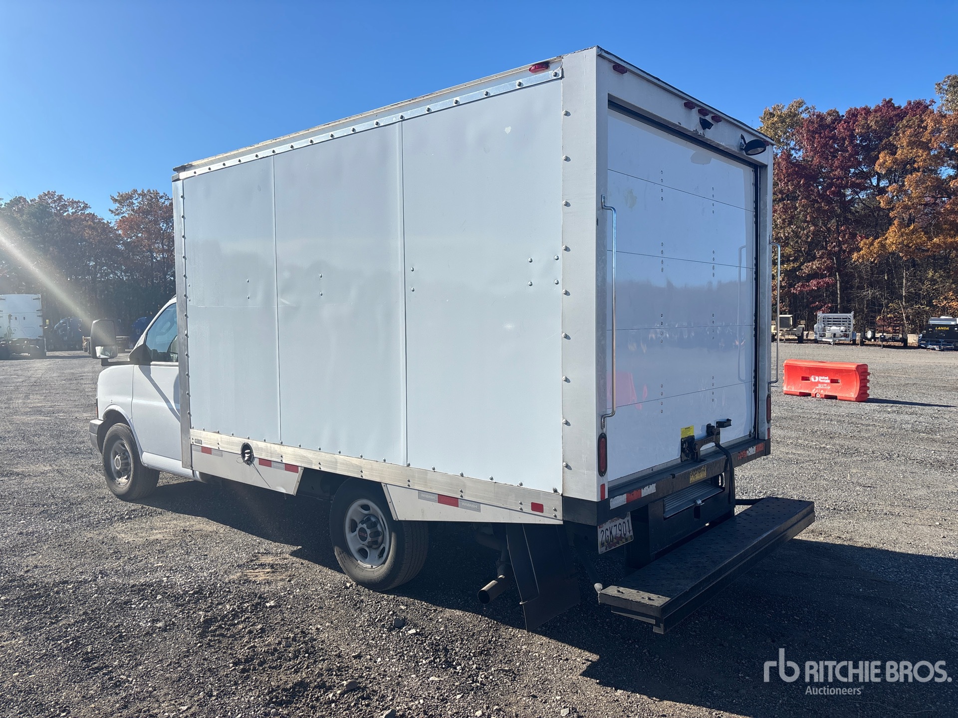 General Appearance with Foto, angolo posteriore sinistro