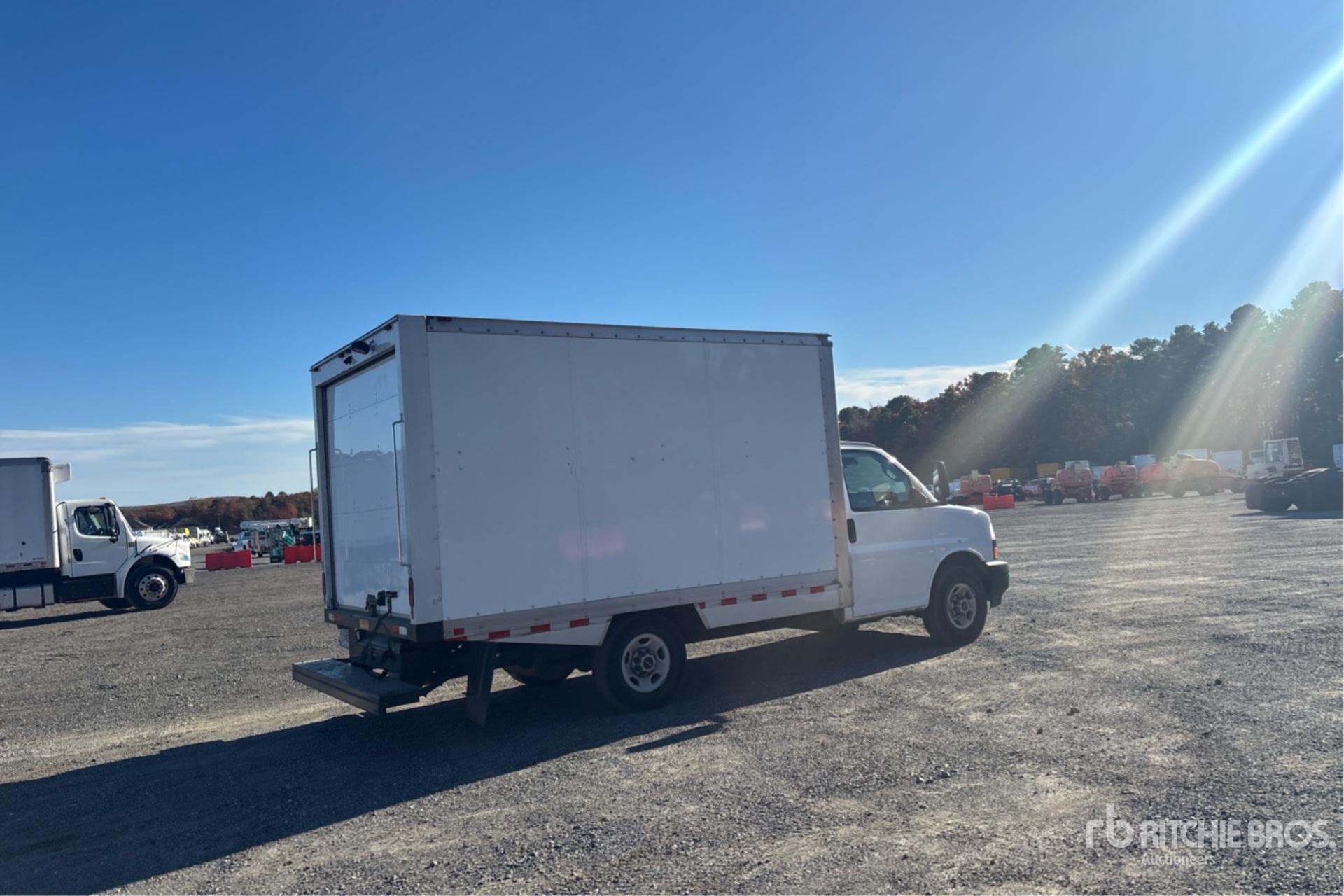 General Appearance with Foto, angolo anteriore sinistro