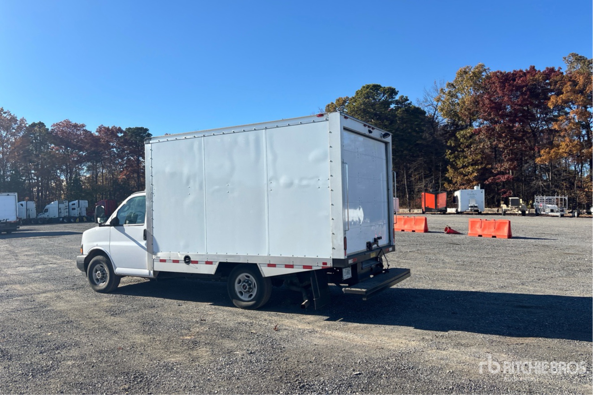 General Appearance with Foto, angolo posteriore sinistro