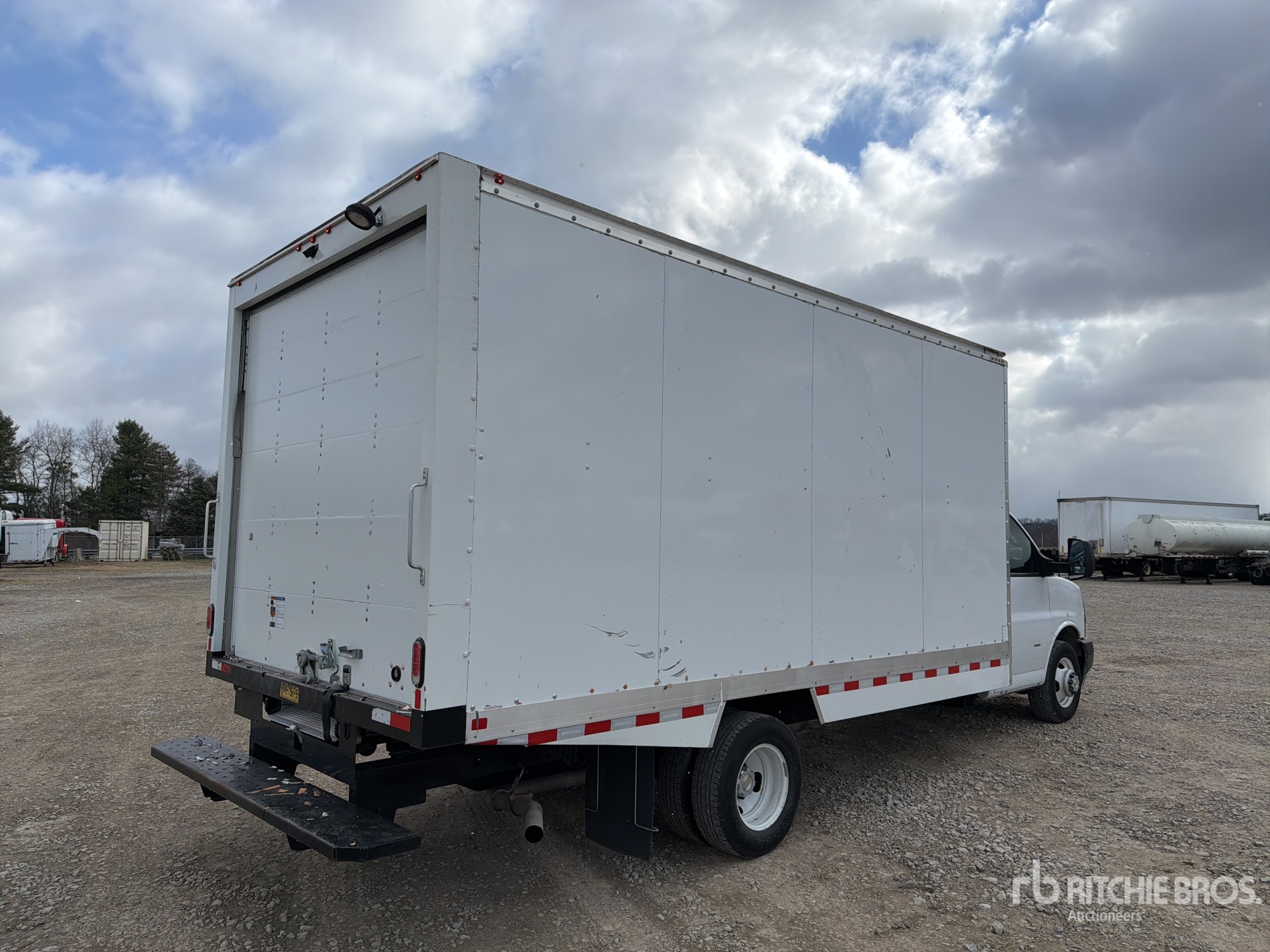 General Appearance with Bild, Ecke hinten rechts