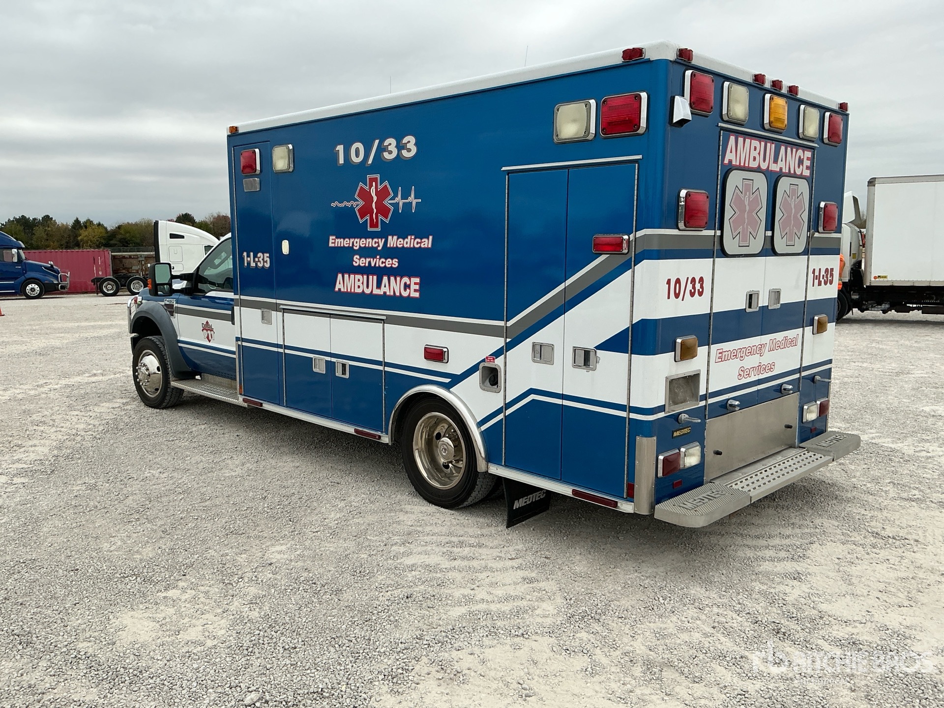 General Appearance with Foto, angolo posteriore sinistro