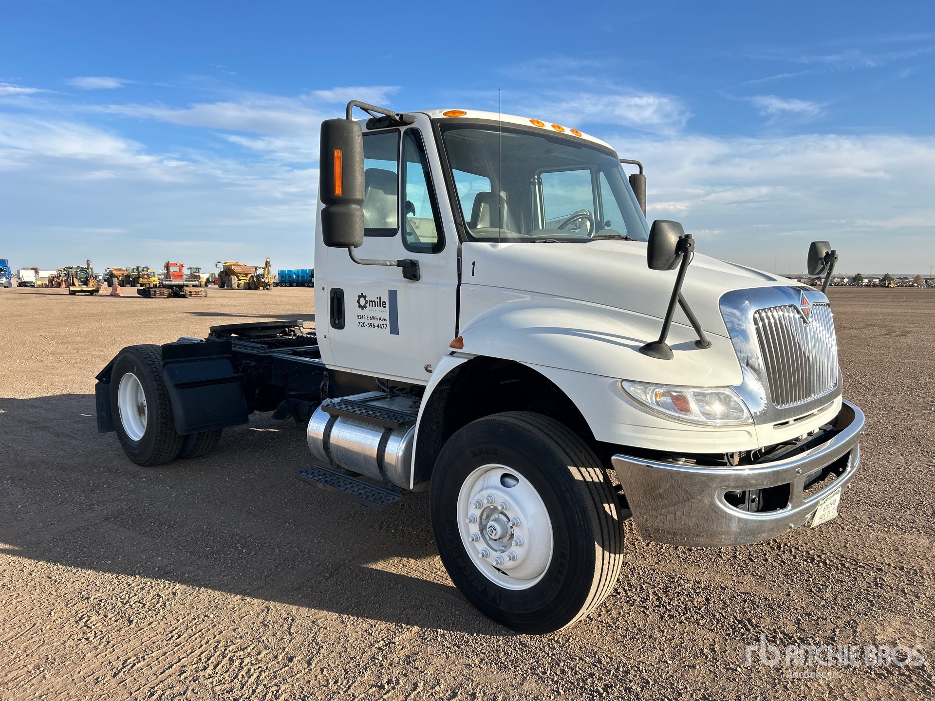 General Appearance with Picture, Right Front Corner