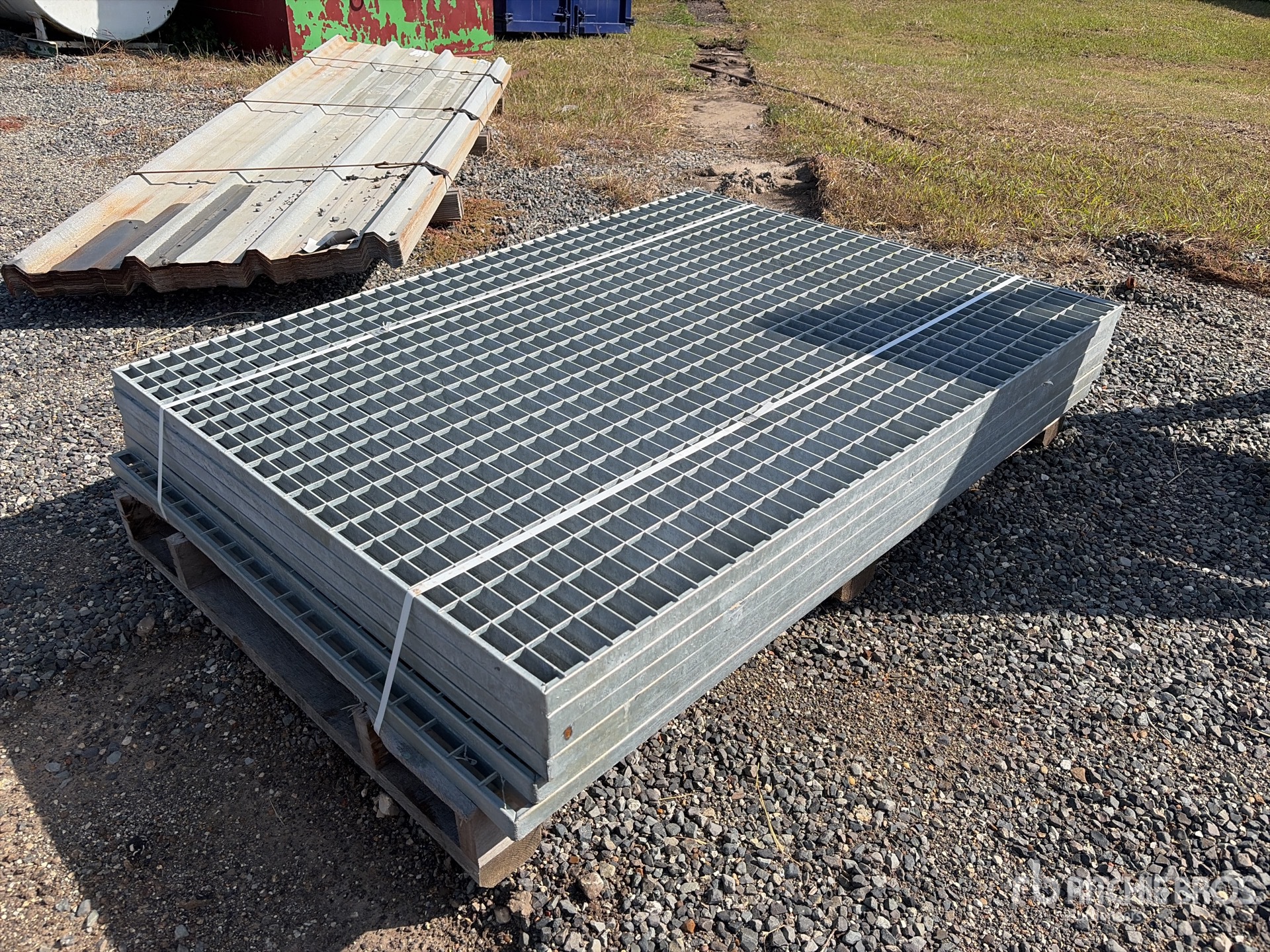 General Appearance with Bild, Ecke hinten links