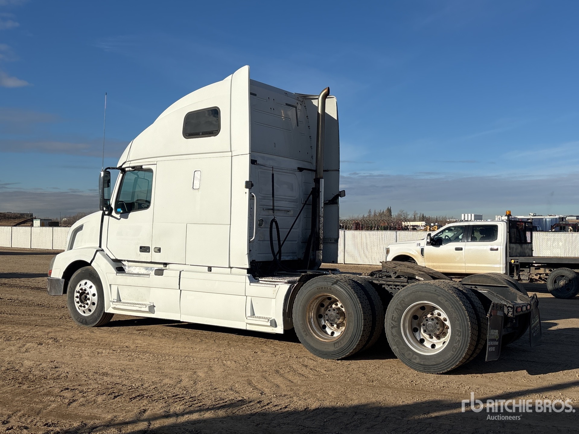 General Appearance with Foto, angolo posteriore sinistro