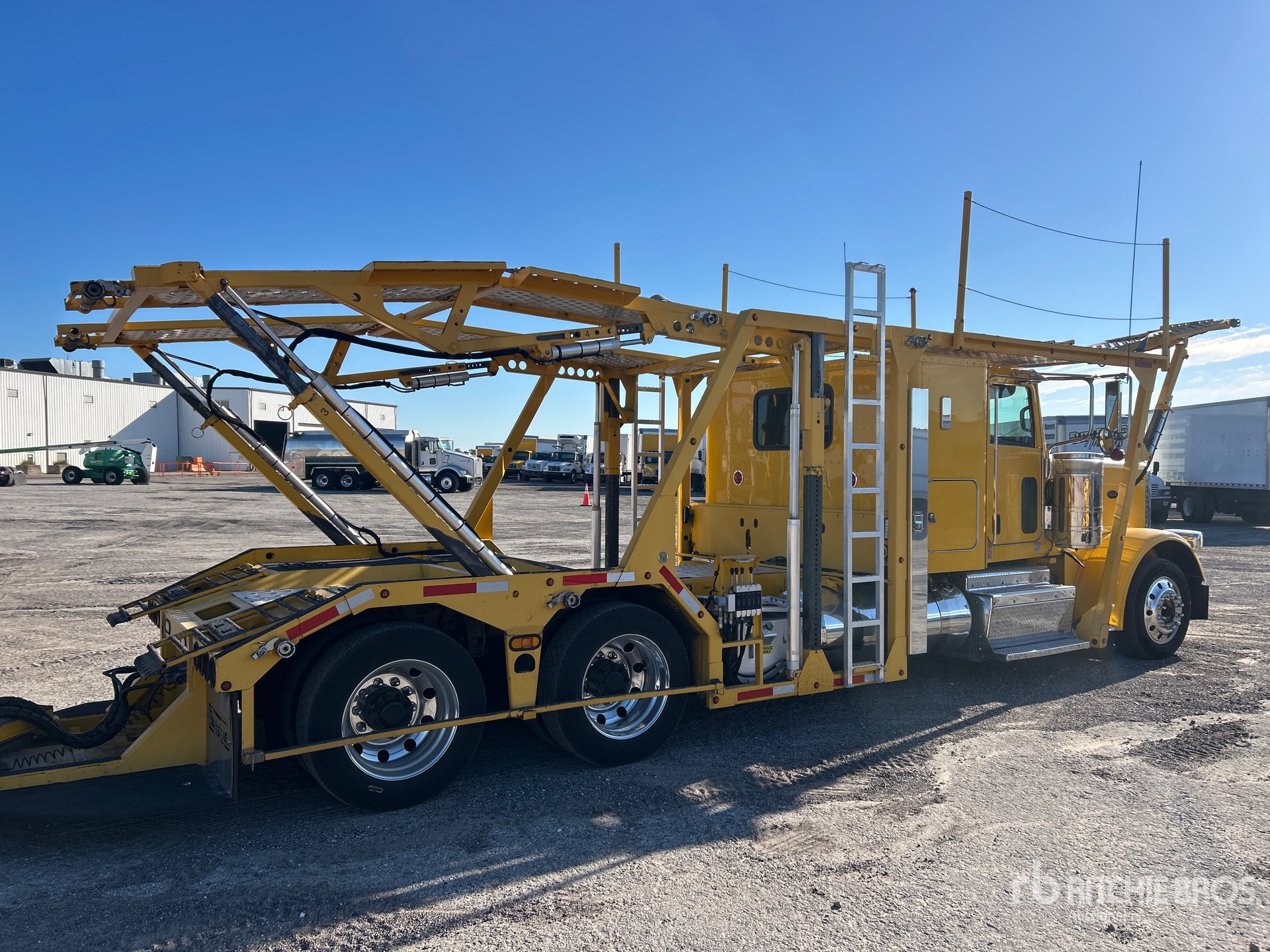 General Appearance with Foto, angolo anteriore sinistro