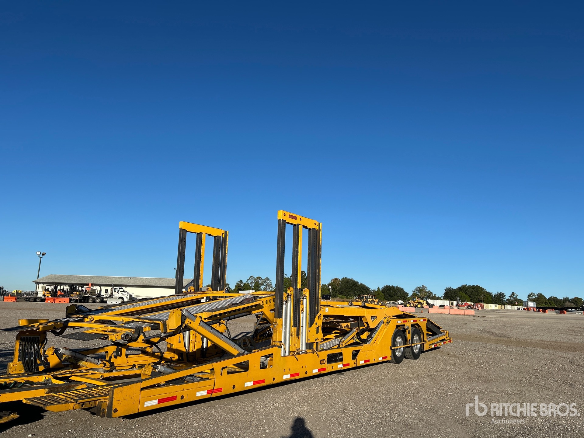 General Appearance with Bild, Ecke vorne links