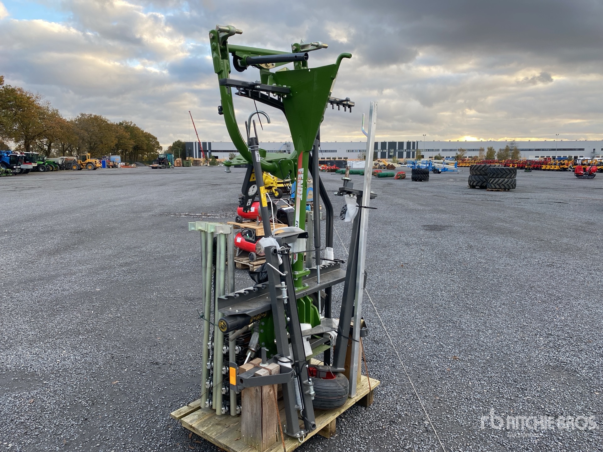 General Appearance with Picture, Right Front Corner