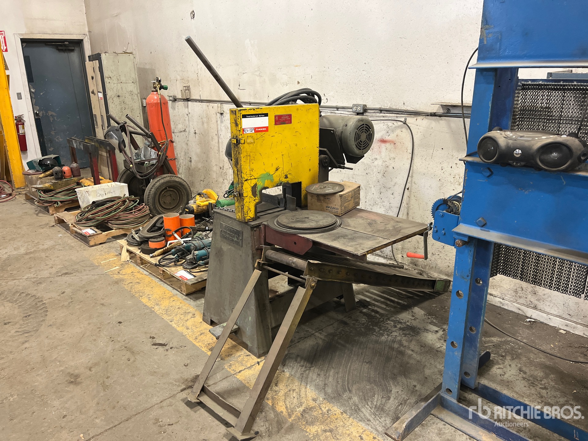 General Appearance with Foto, angolo anteriore sinistro