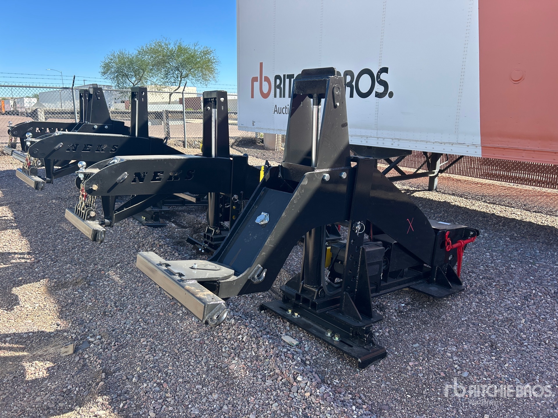 General Appearance with Bild, Ecke vorne links