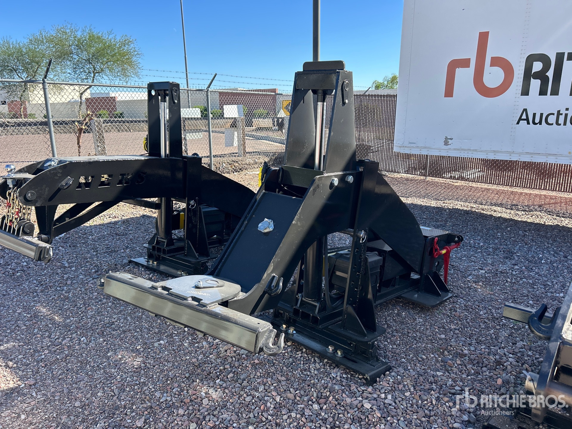 General Appearance with Bild, Ecke vorne links