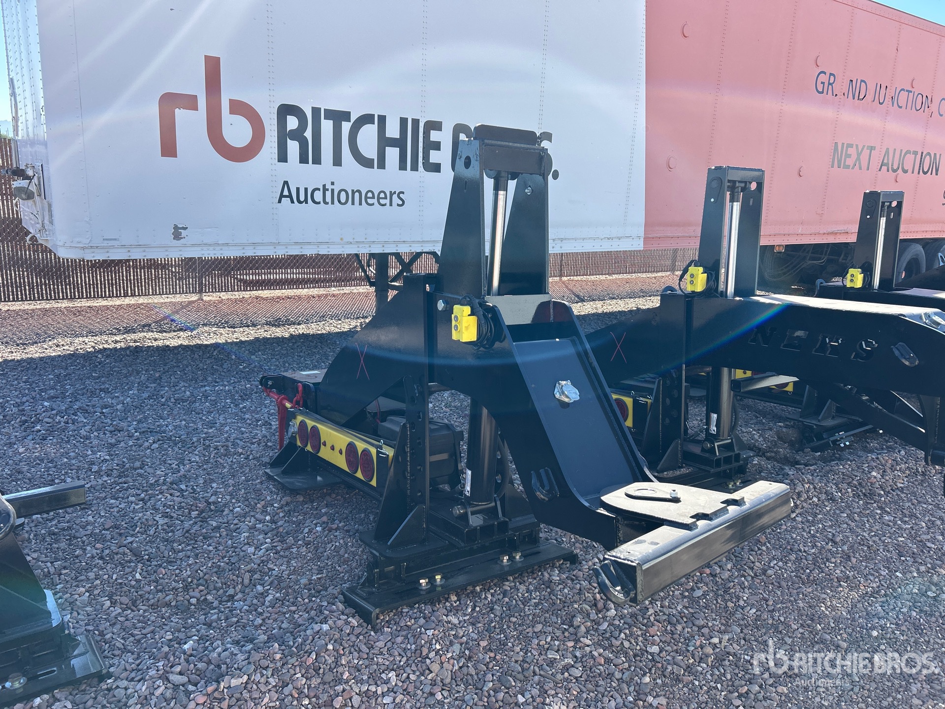 General Appearance with Bild, Ecke vorne rechts