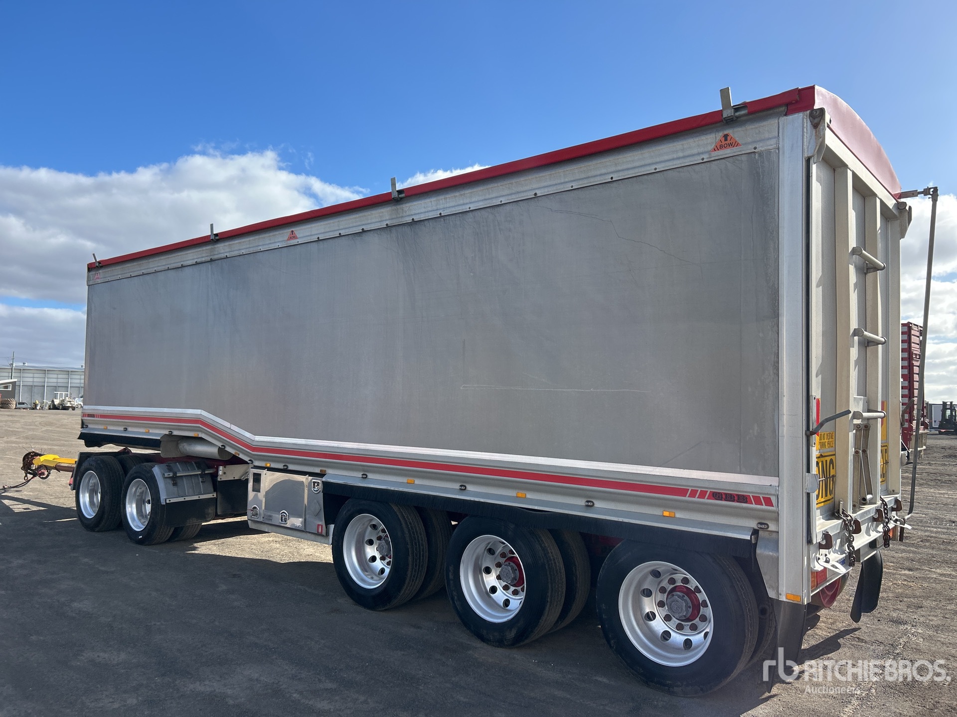 Aspect général with Image, coin arrière droit