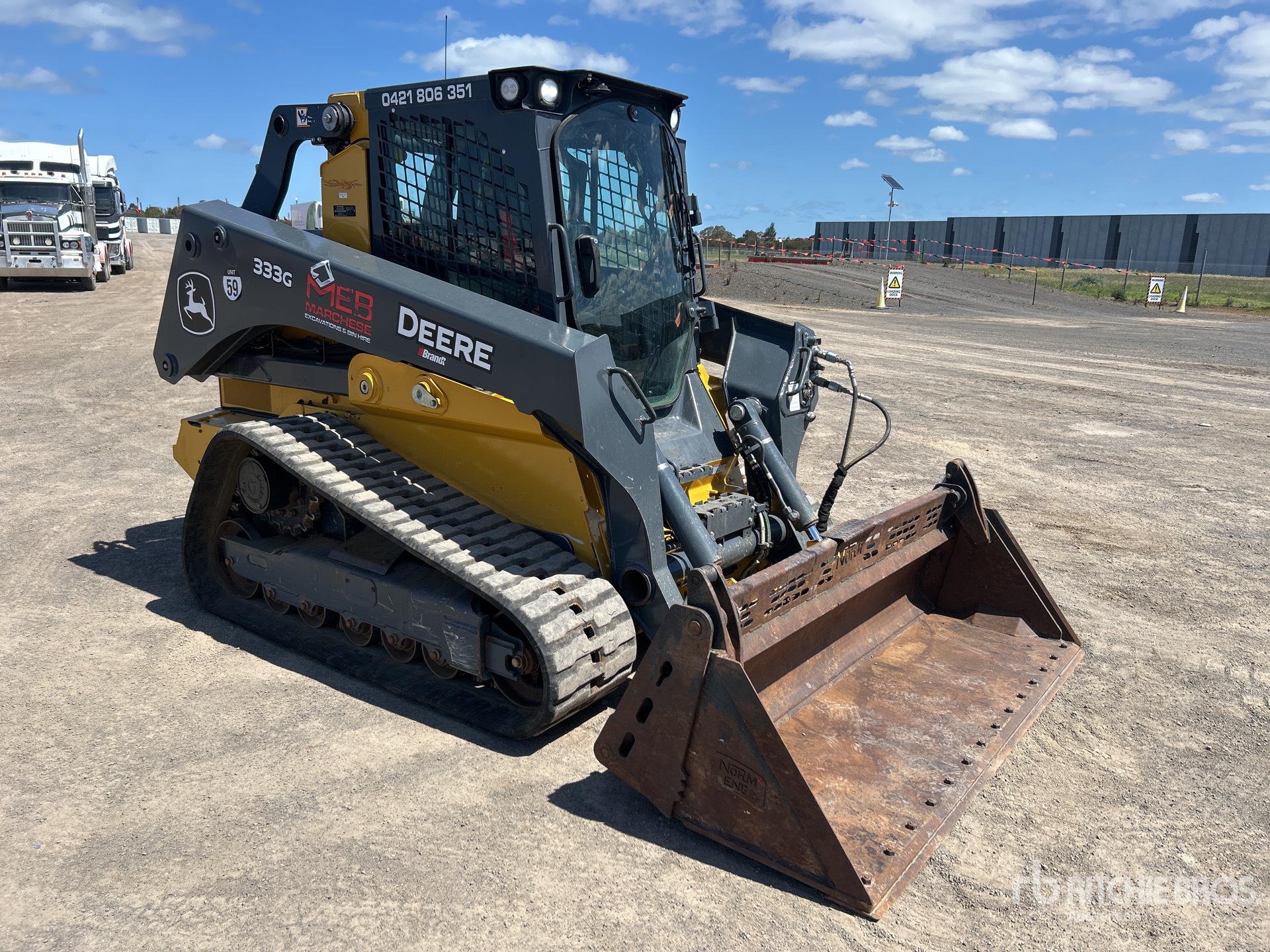 General Appearance with Bild, Ecke vorne rechts