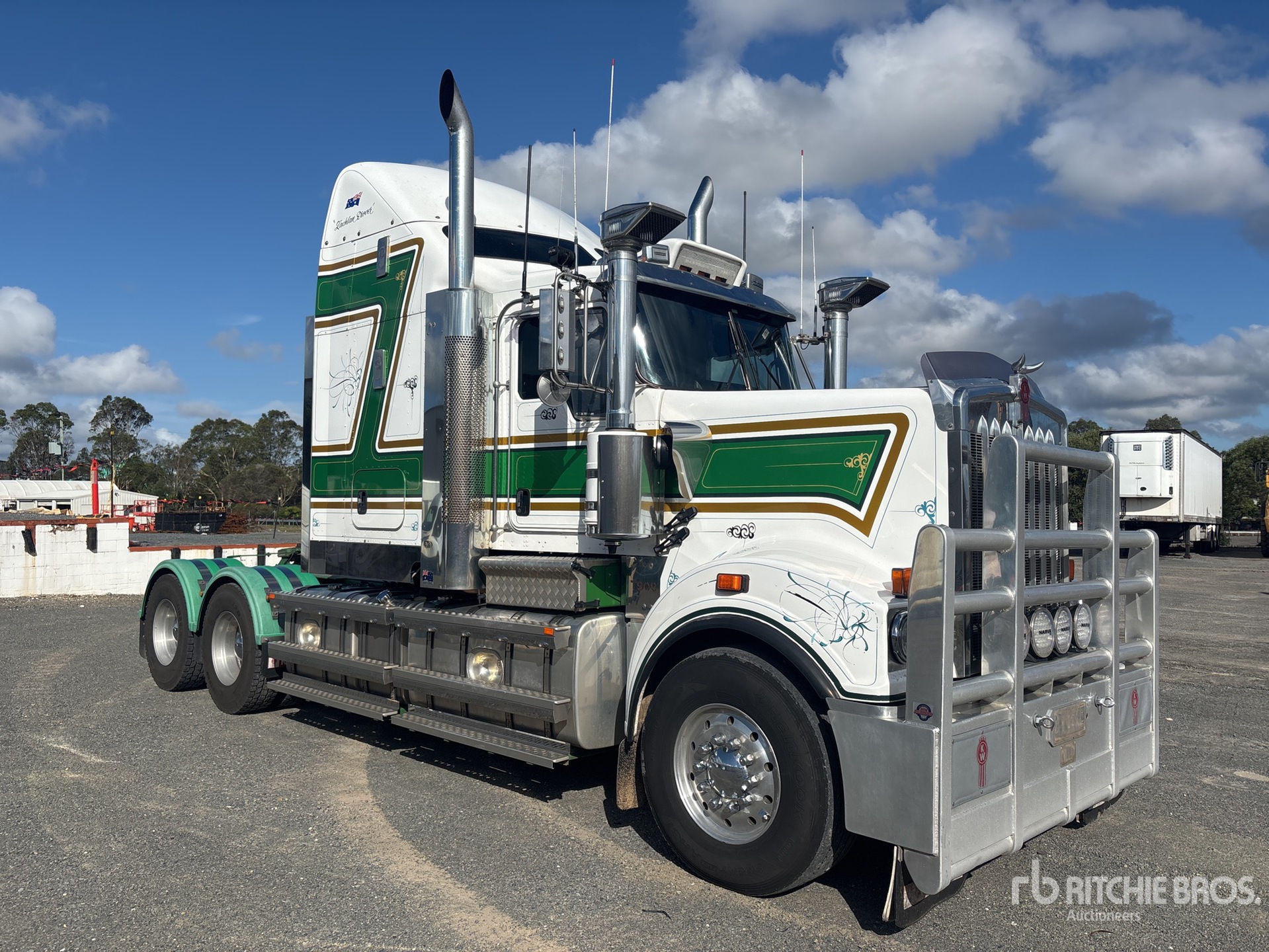 General Appearance with Picture, Left Front Corner