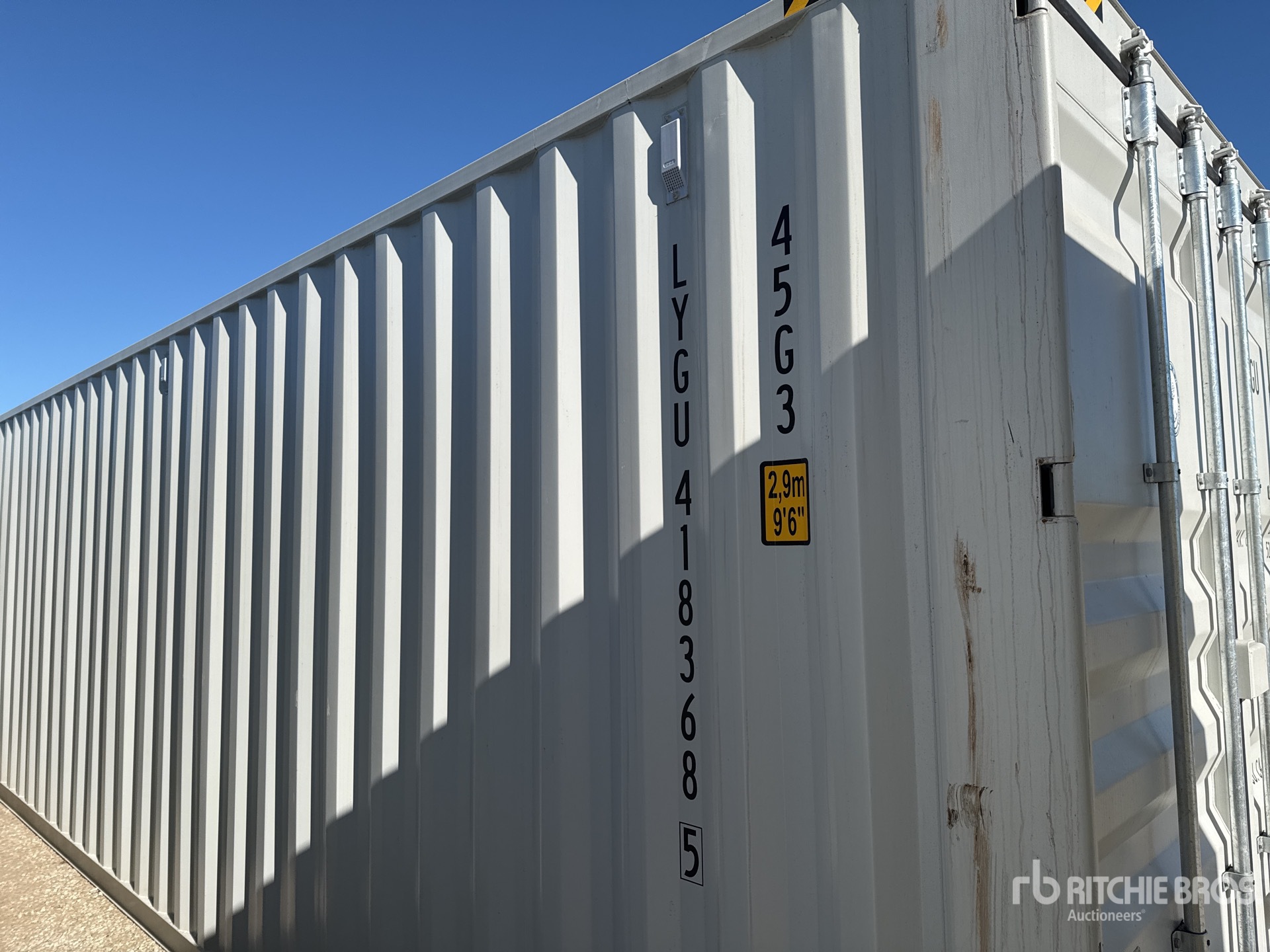 General Appearance with Bild, Ecke vorne rechts