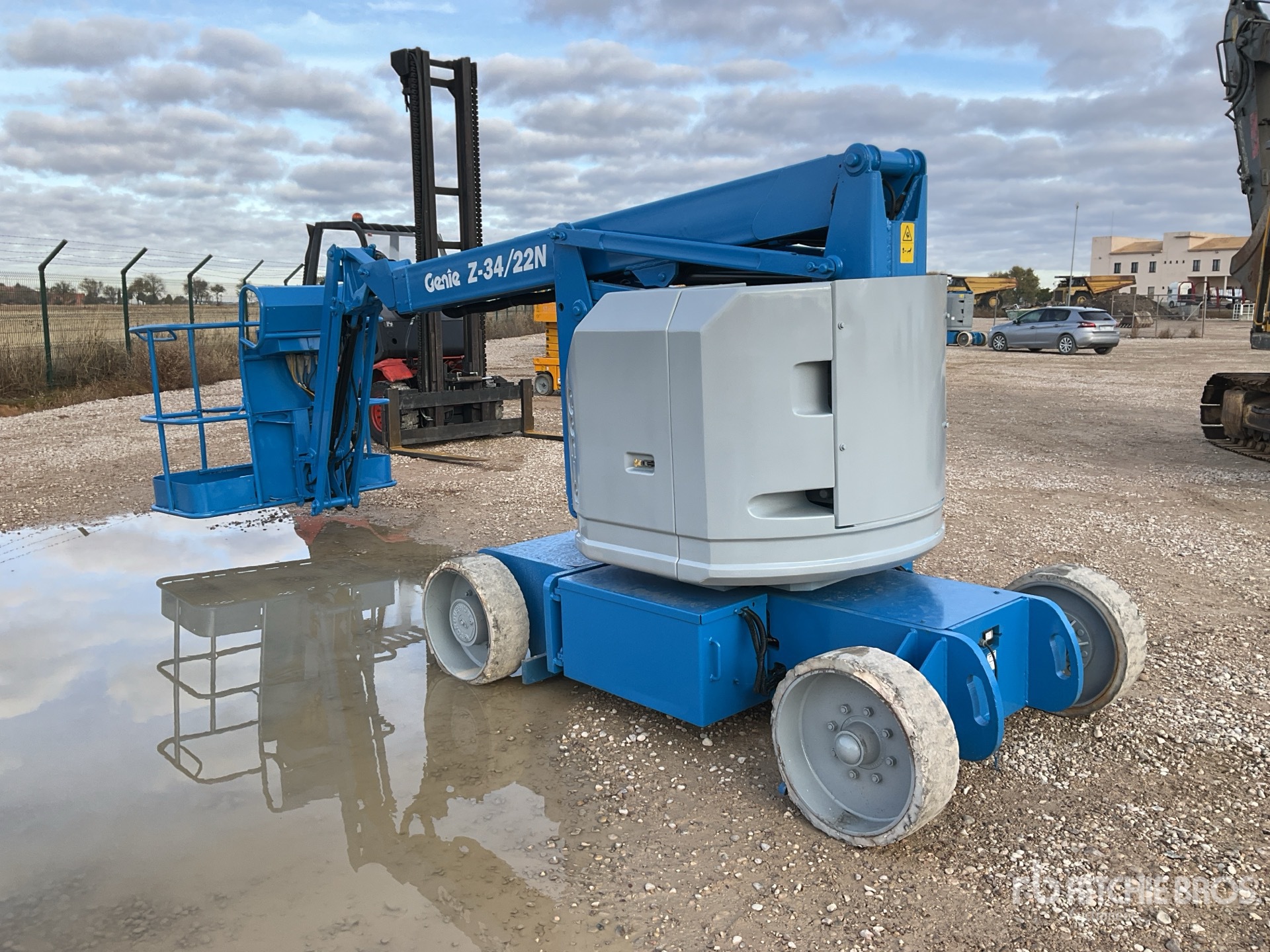 General Appearance with Picture, Right Front Corner