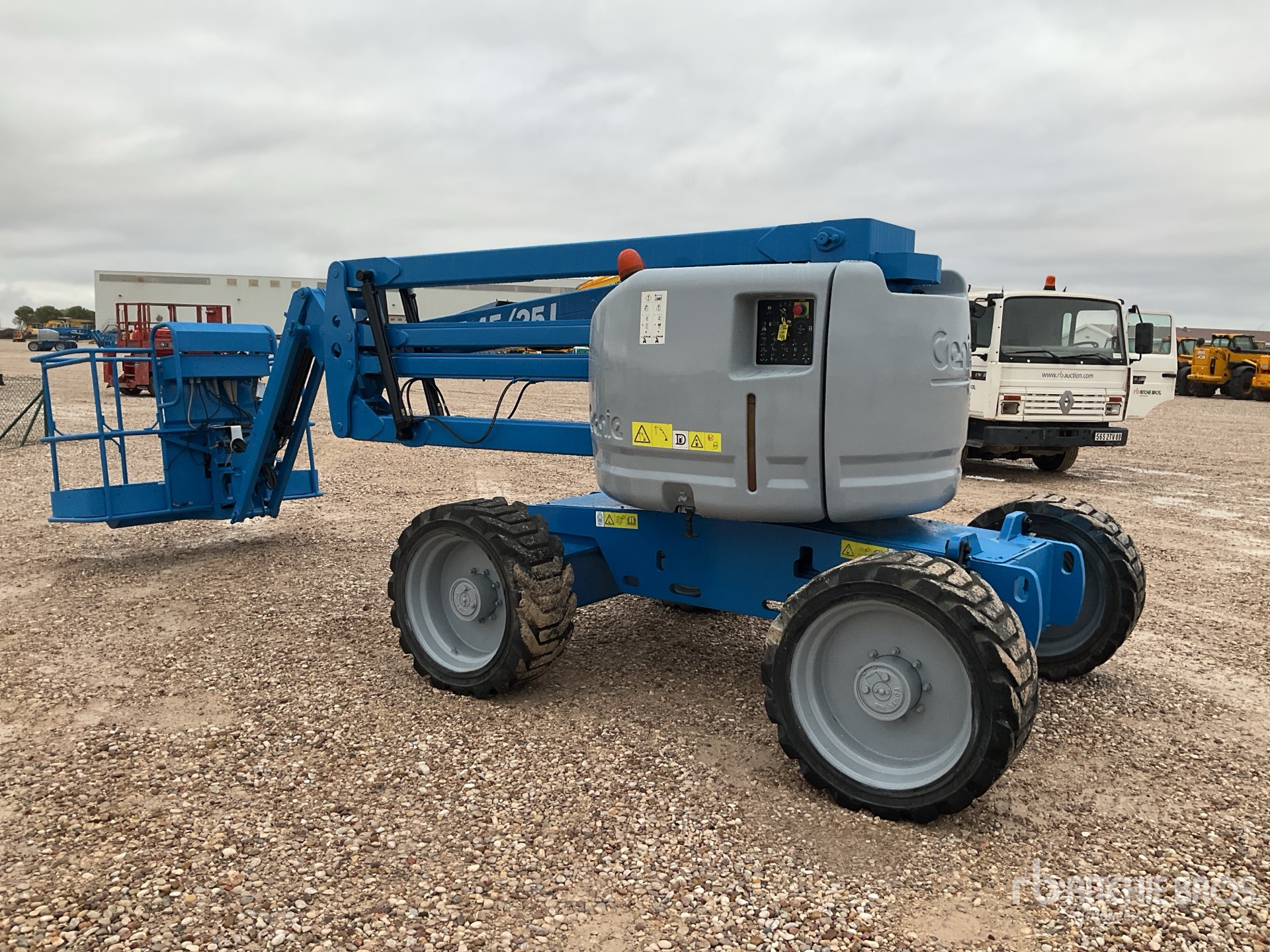 General Appearance with Bild, Ecke vorne rechts