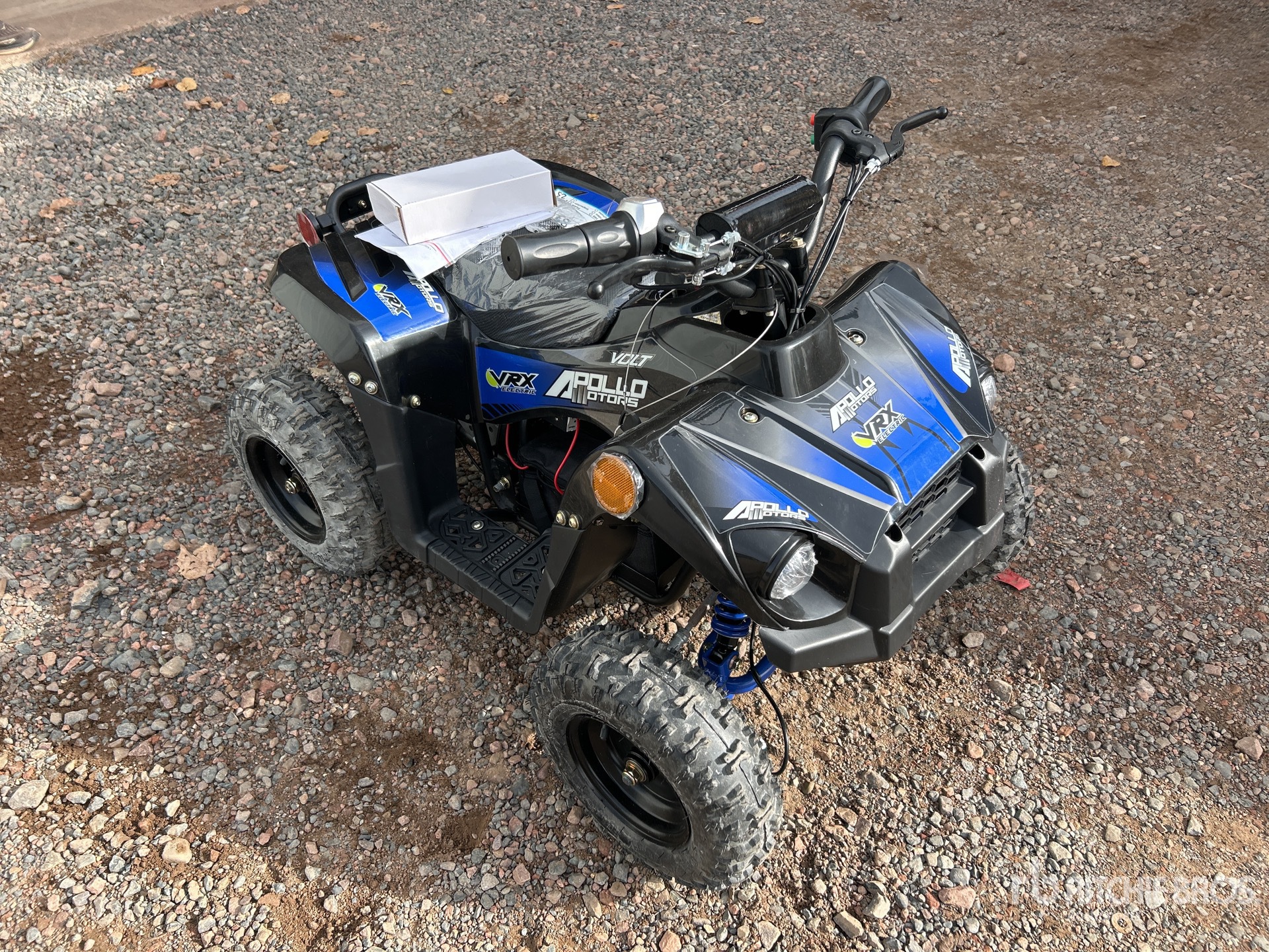 General Appearance with Picture, Right Front Corner