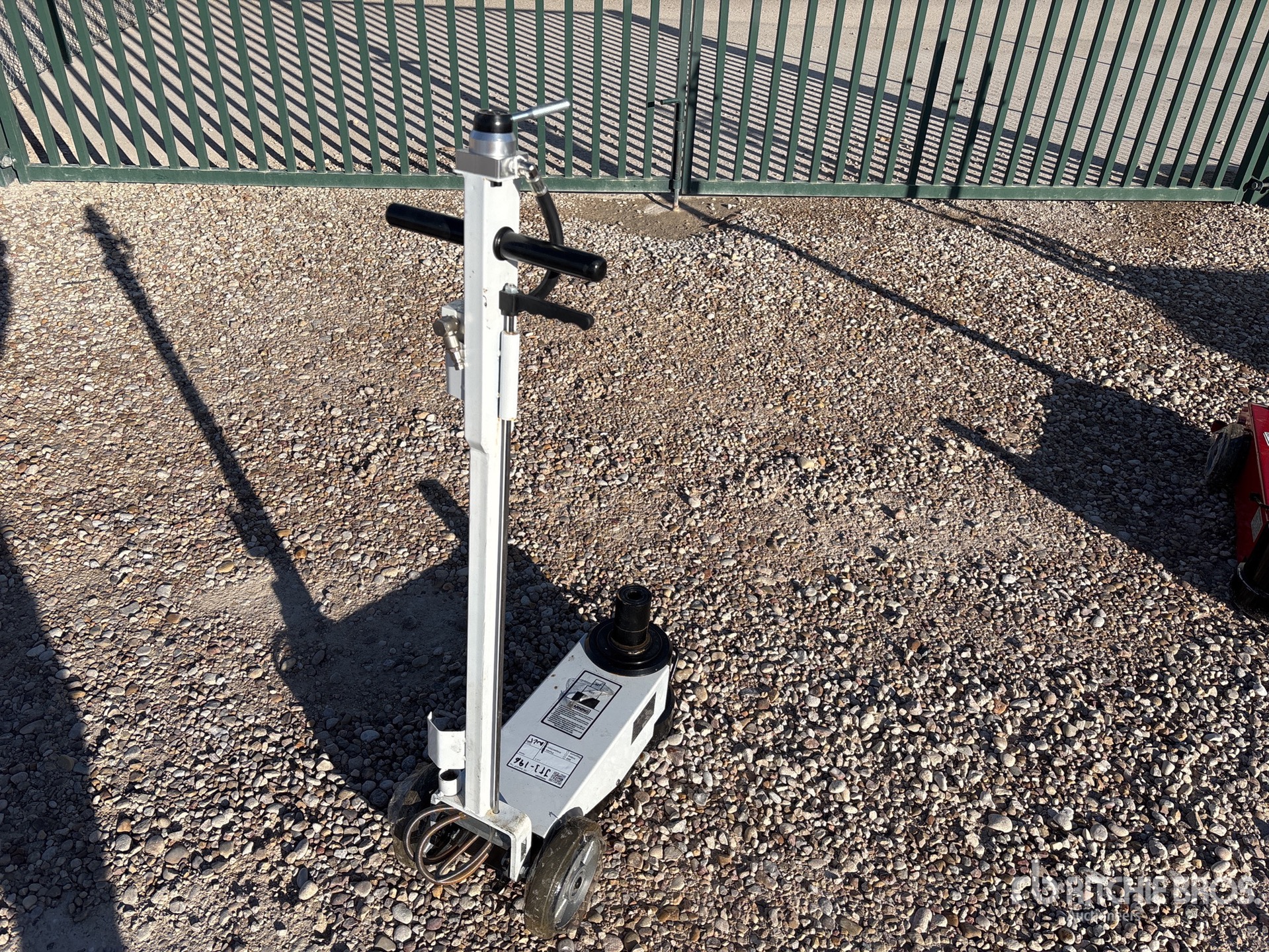 General Appearance with Bild, Ecke hinten rechts