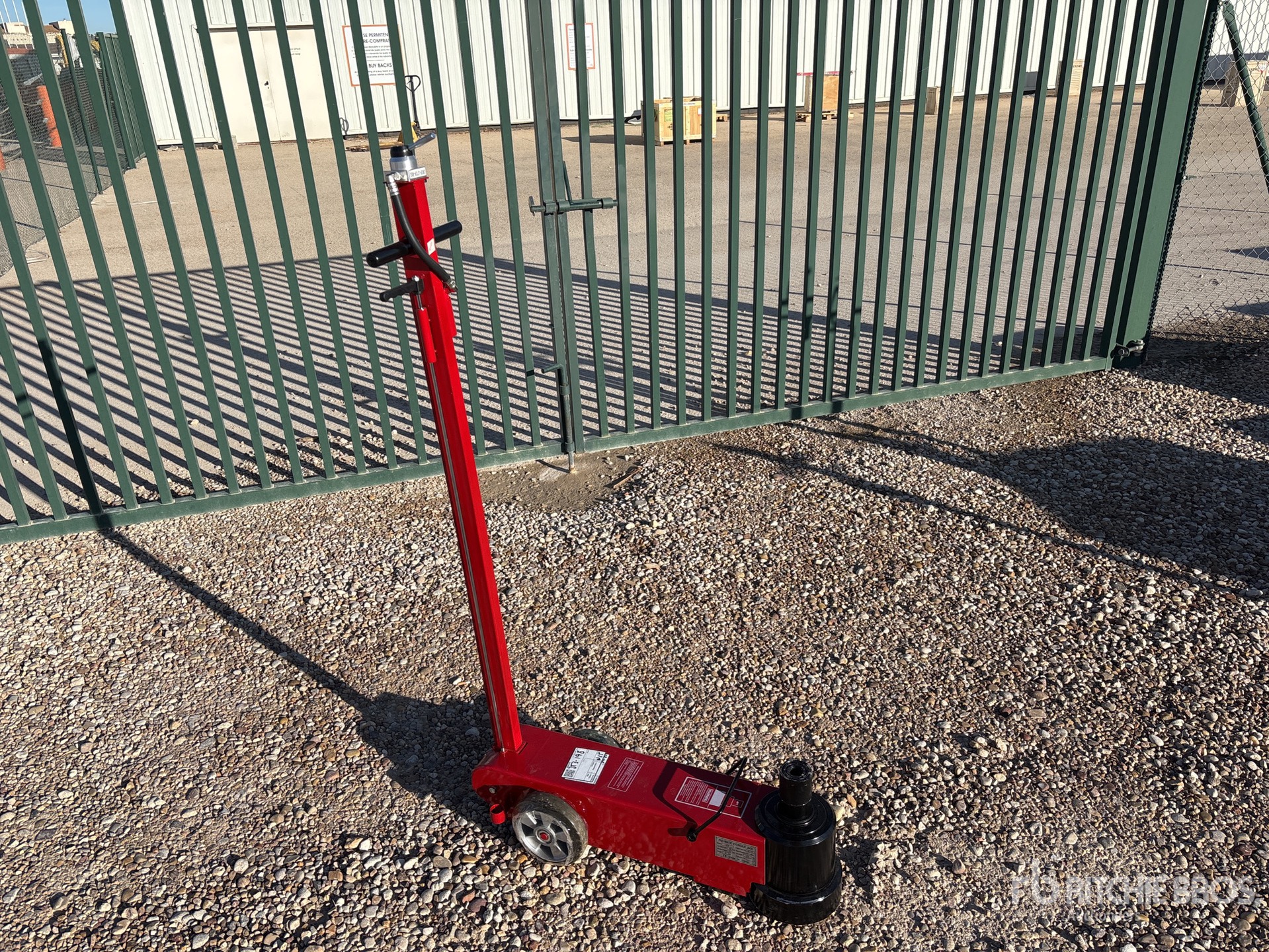 General Appearance with Bild, Ecke hinten links