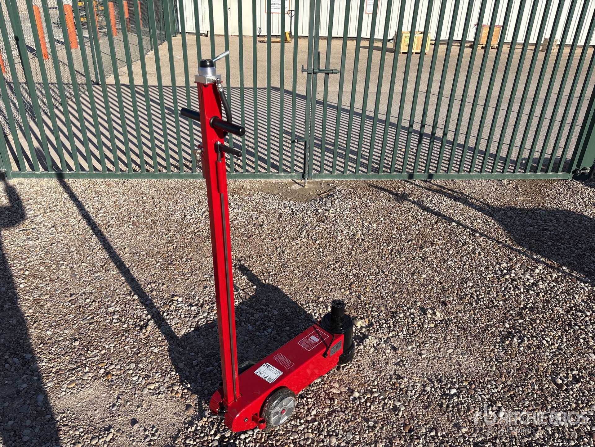 General Appearance with Bild, Ecke hinten rechts