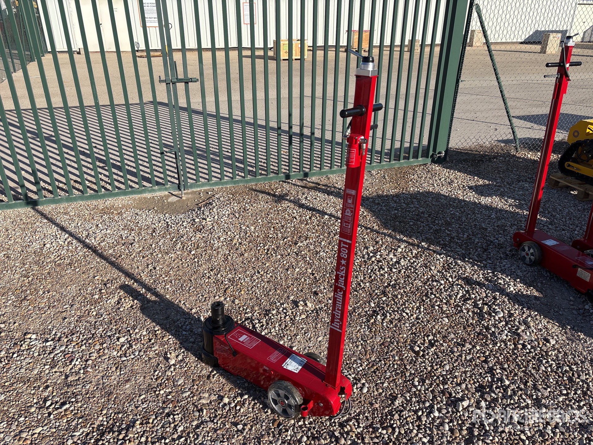 General Appearance with Bild, Ecke vorne rechts