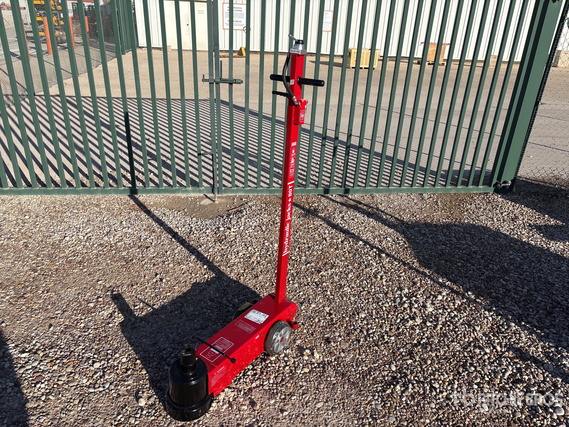 General Appearance with Bild, Ecke vorne links