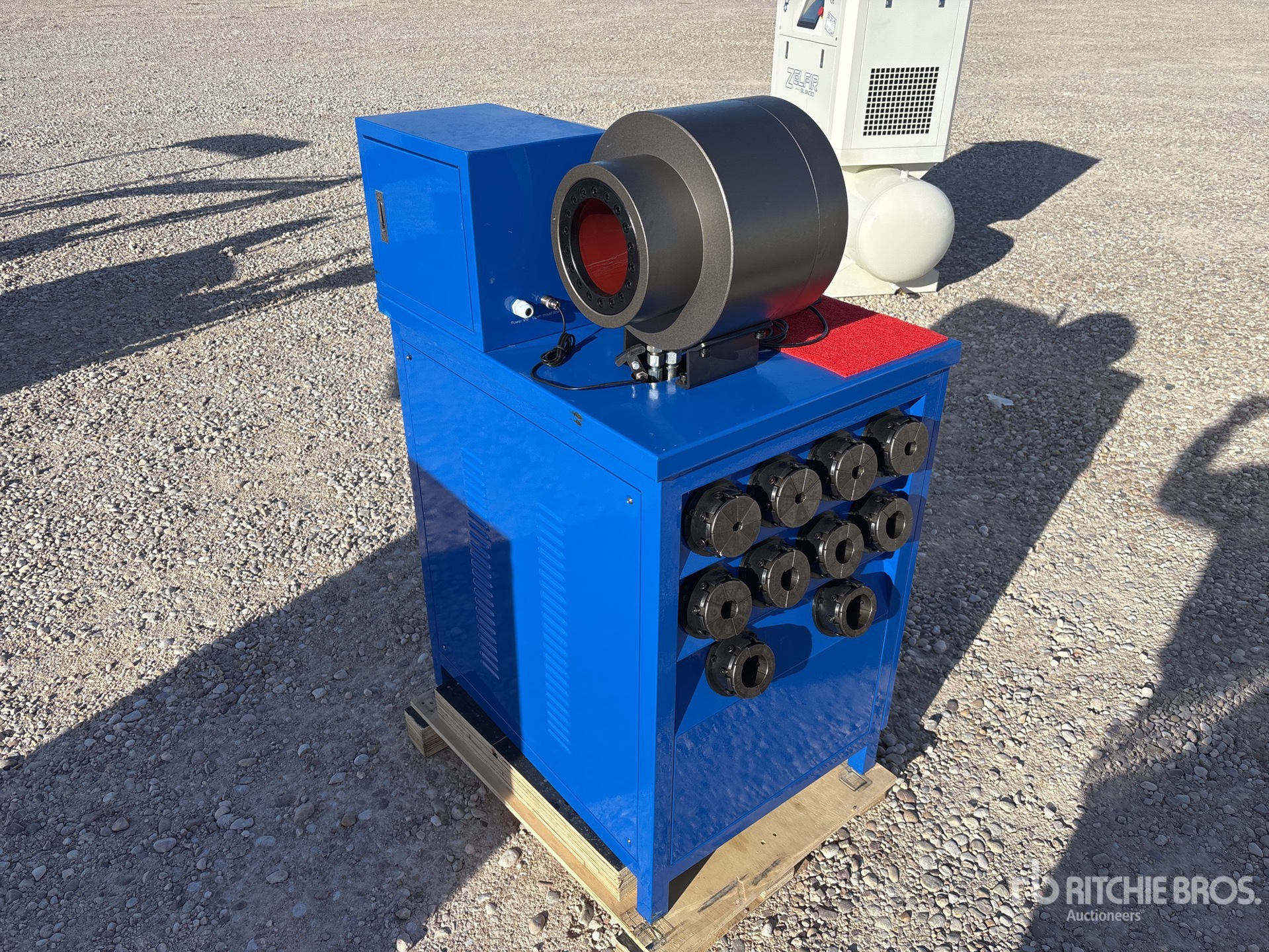 Aspect général with Image, coin arrière gauche