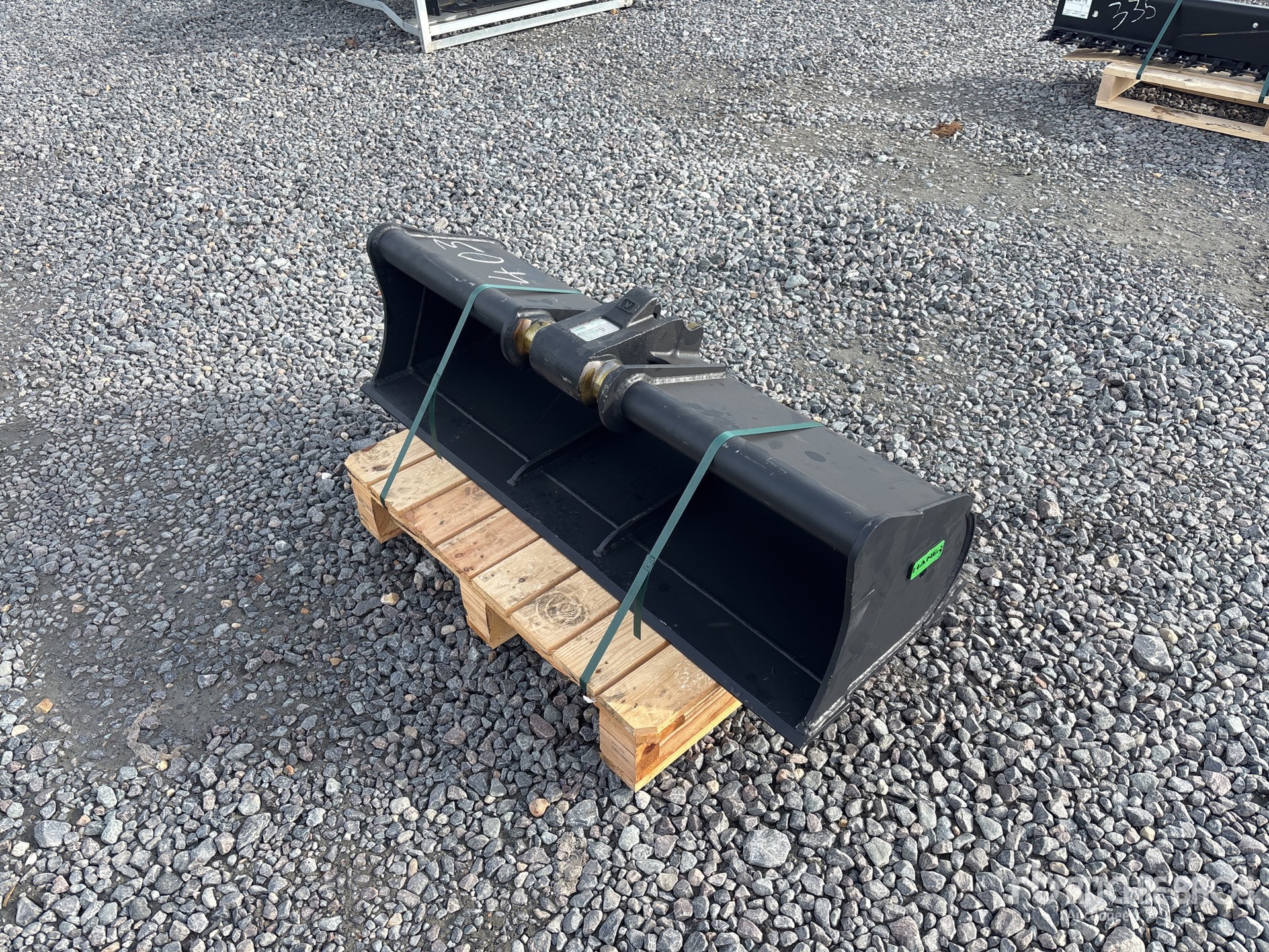 General Appearance with Foto, angolo posteriore sinistro