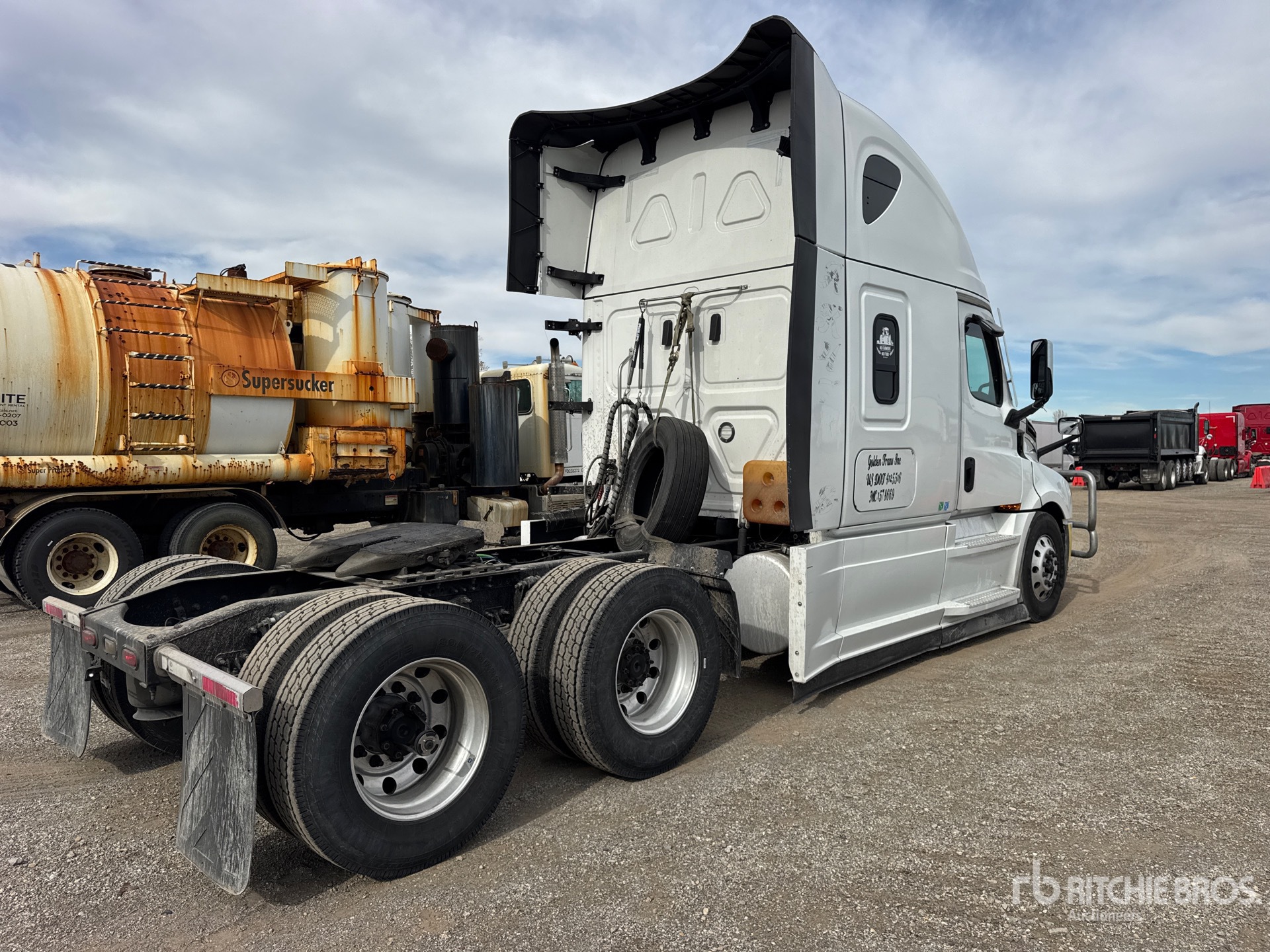 General Appearance with Foto, angolo anteriore sinistro