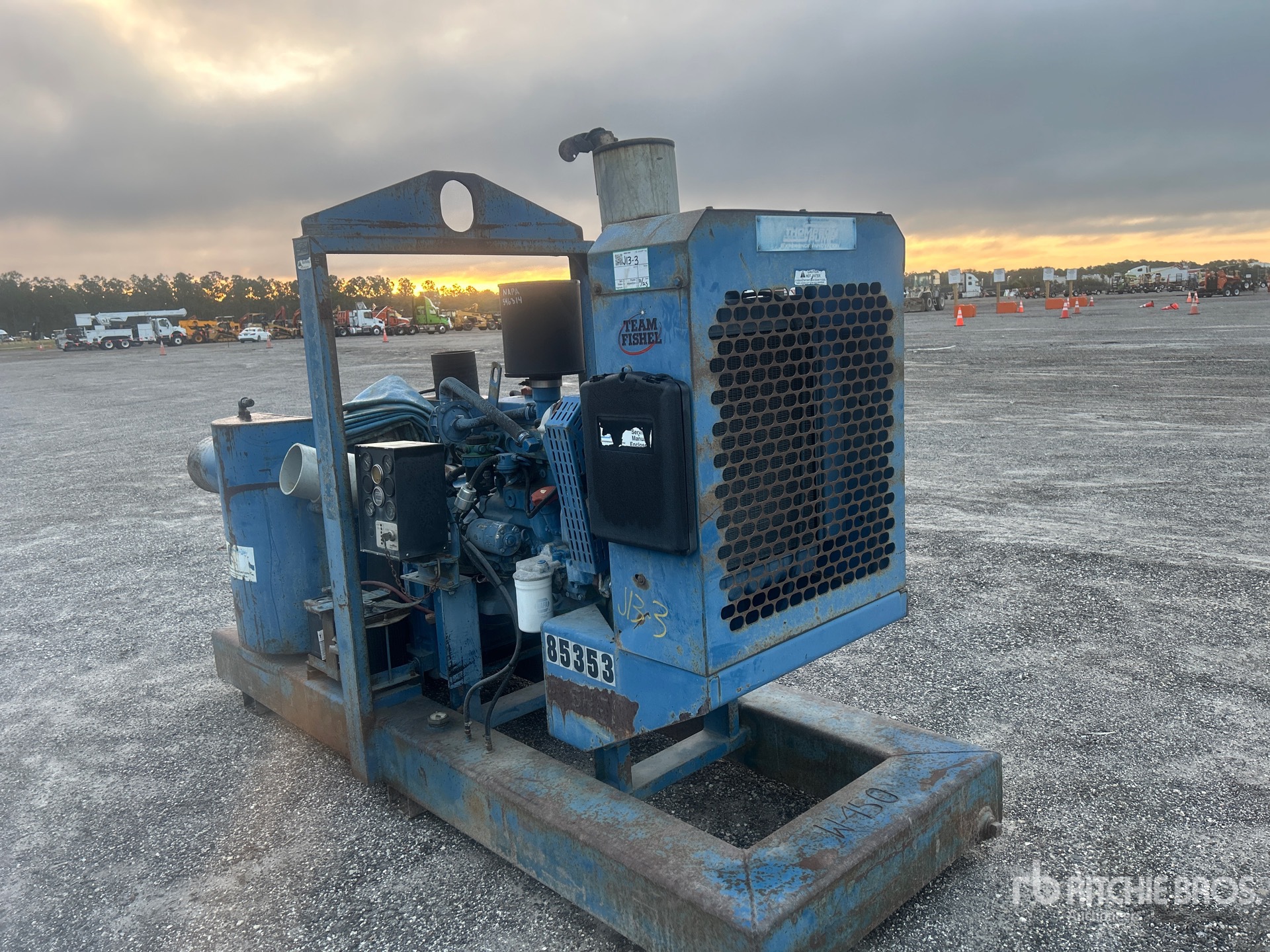 Aspect général with Image, coin avant droit