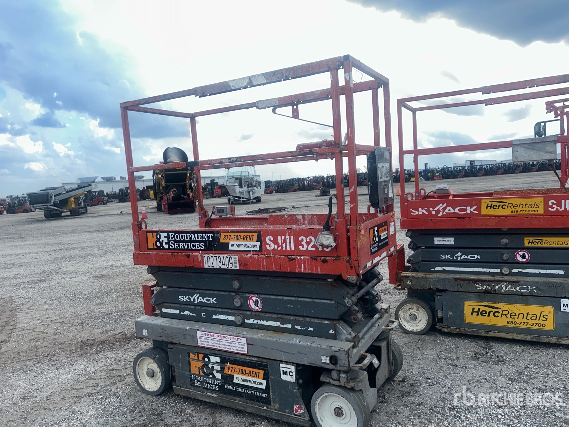 General Appearance with Picture, Right Front Corner