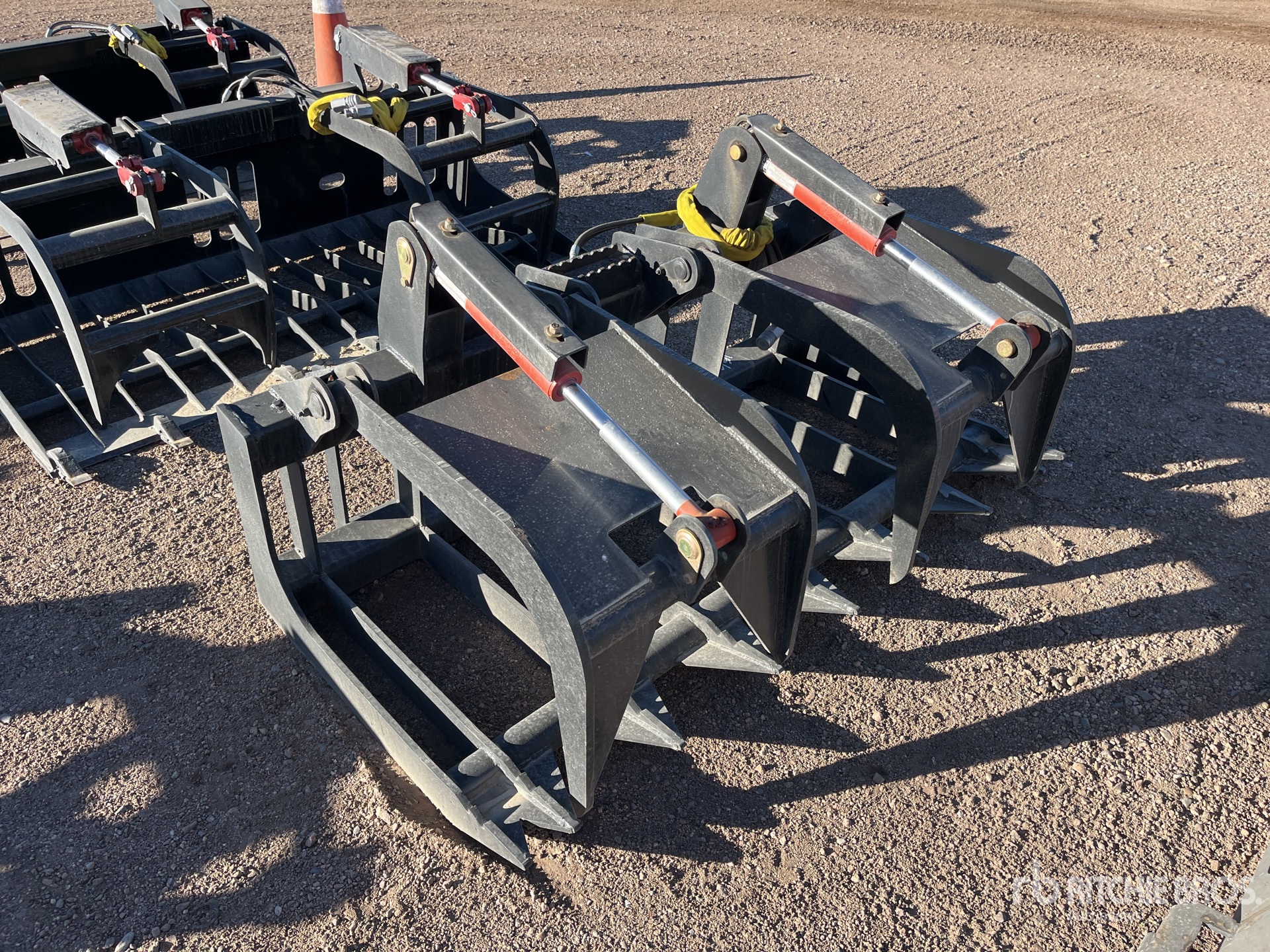 General Appearance with Bild, Ecke vorne rechts