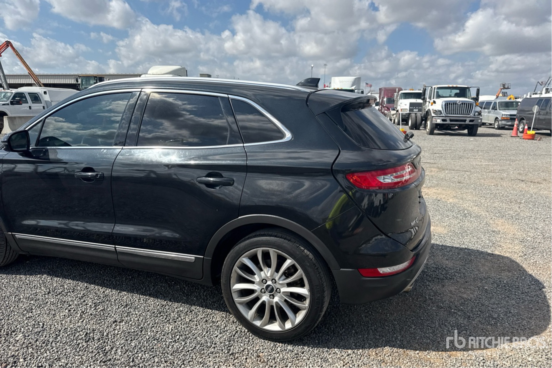 Aspect général with Image, coin arrière gauche